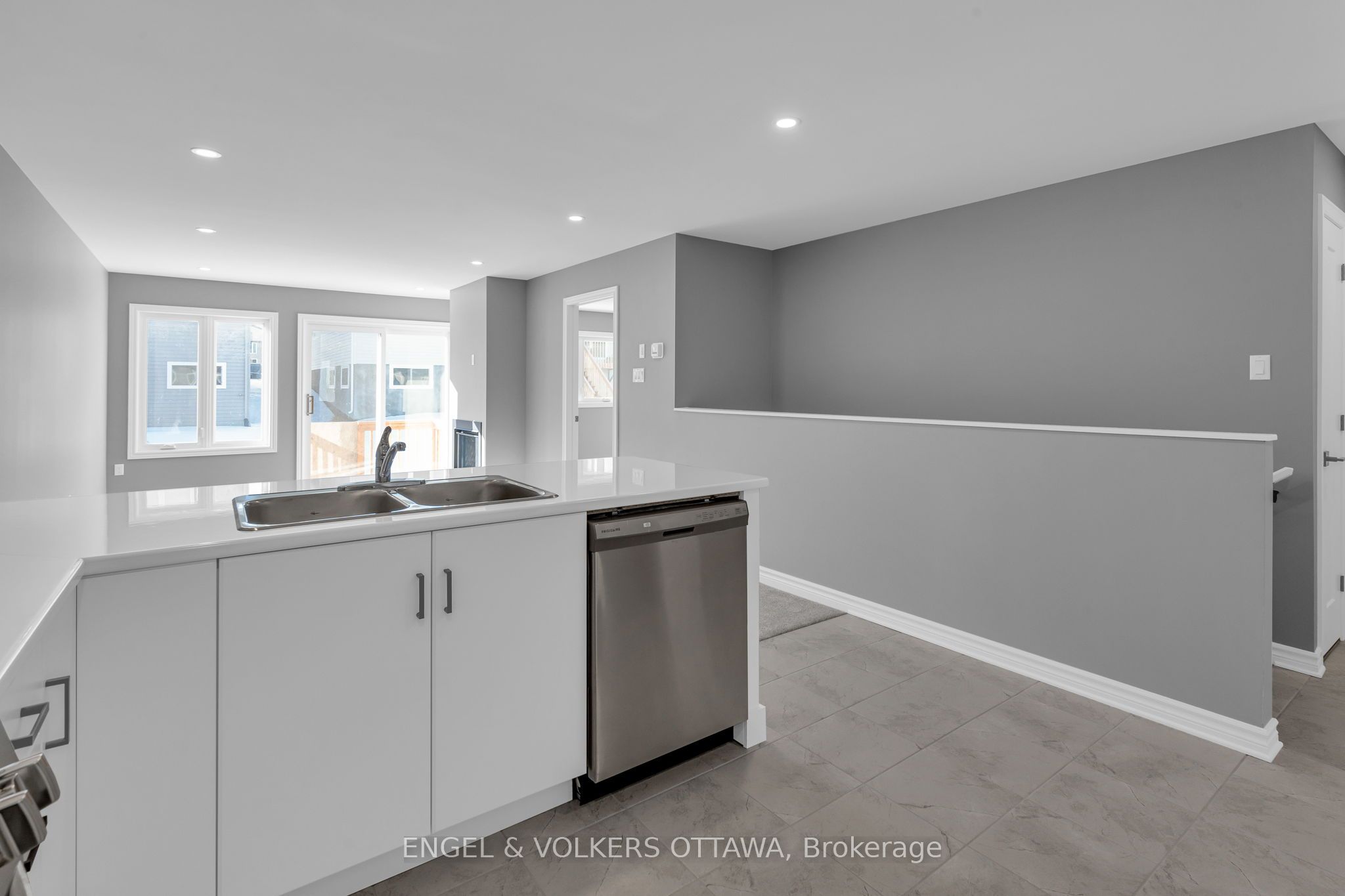 102 Seabert Drive Property Photo 6