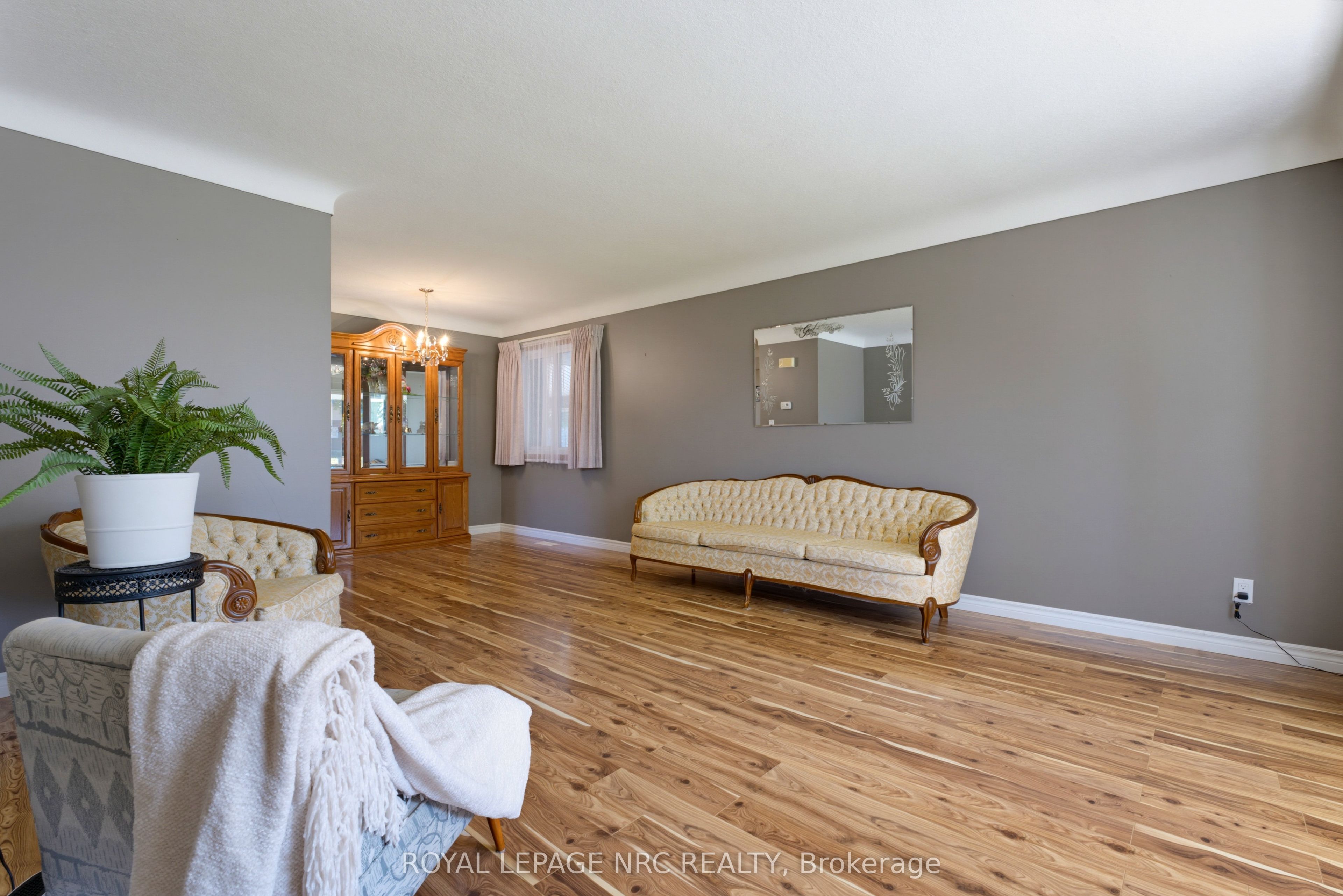 6395 Glengate Street Property Photo 8