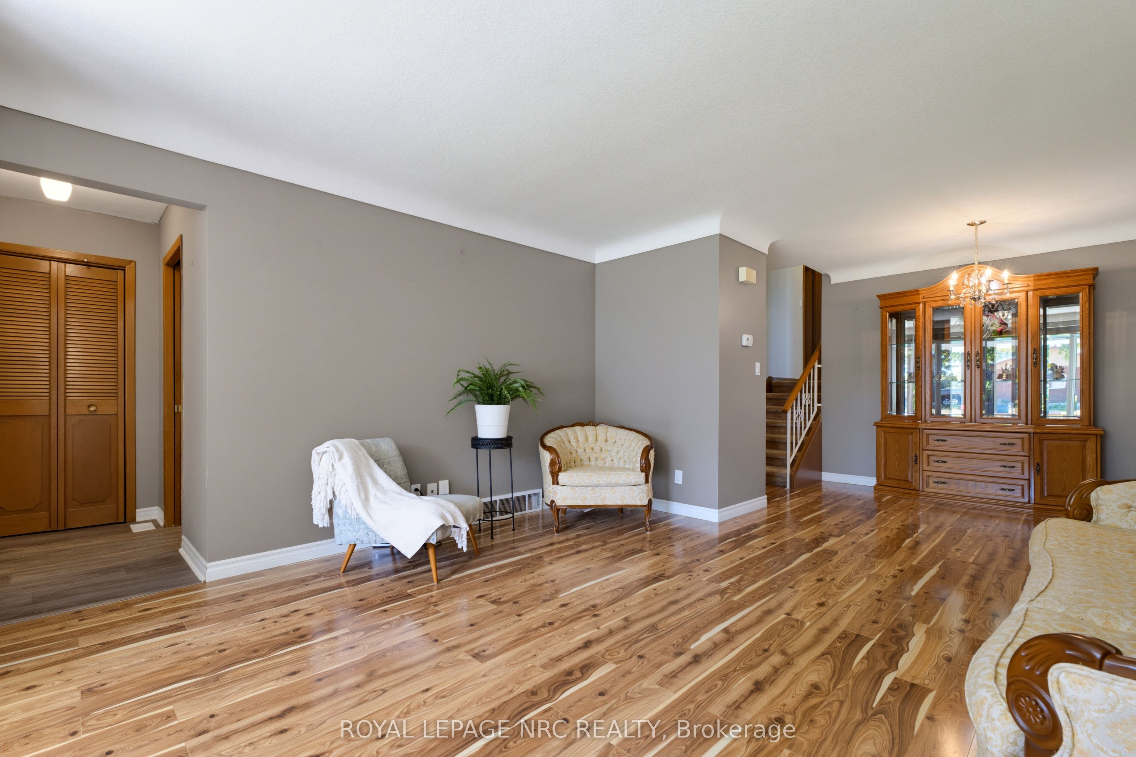 6395 Glengate Street Property Photo 10