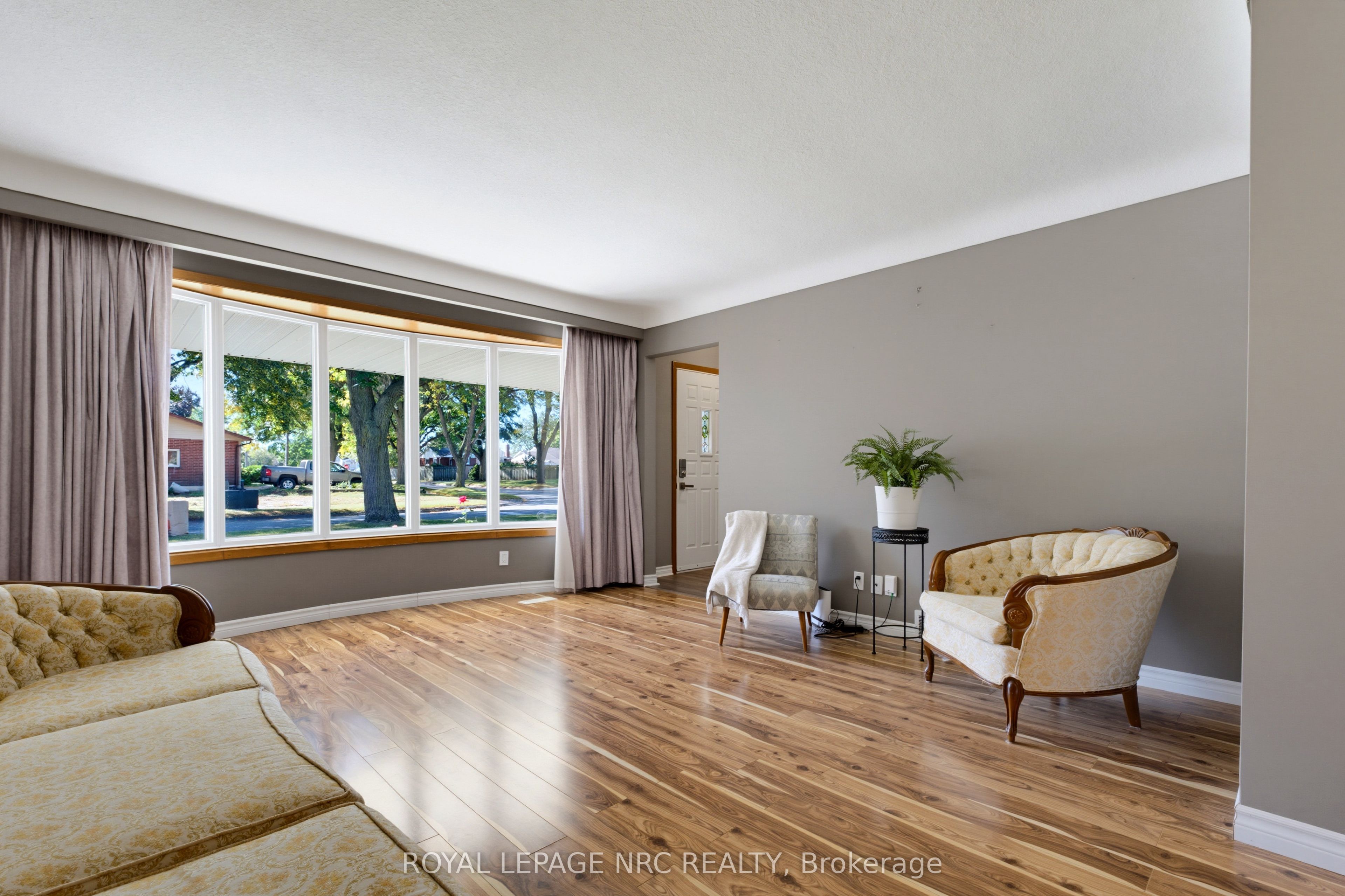 6395 Glengate Street Property Photo 11