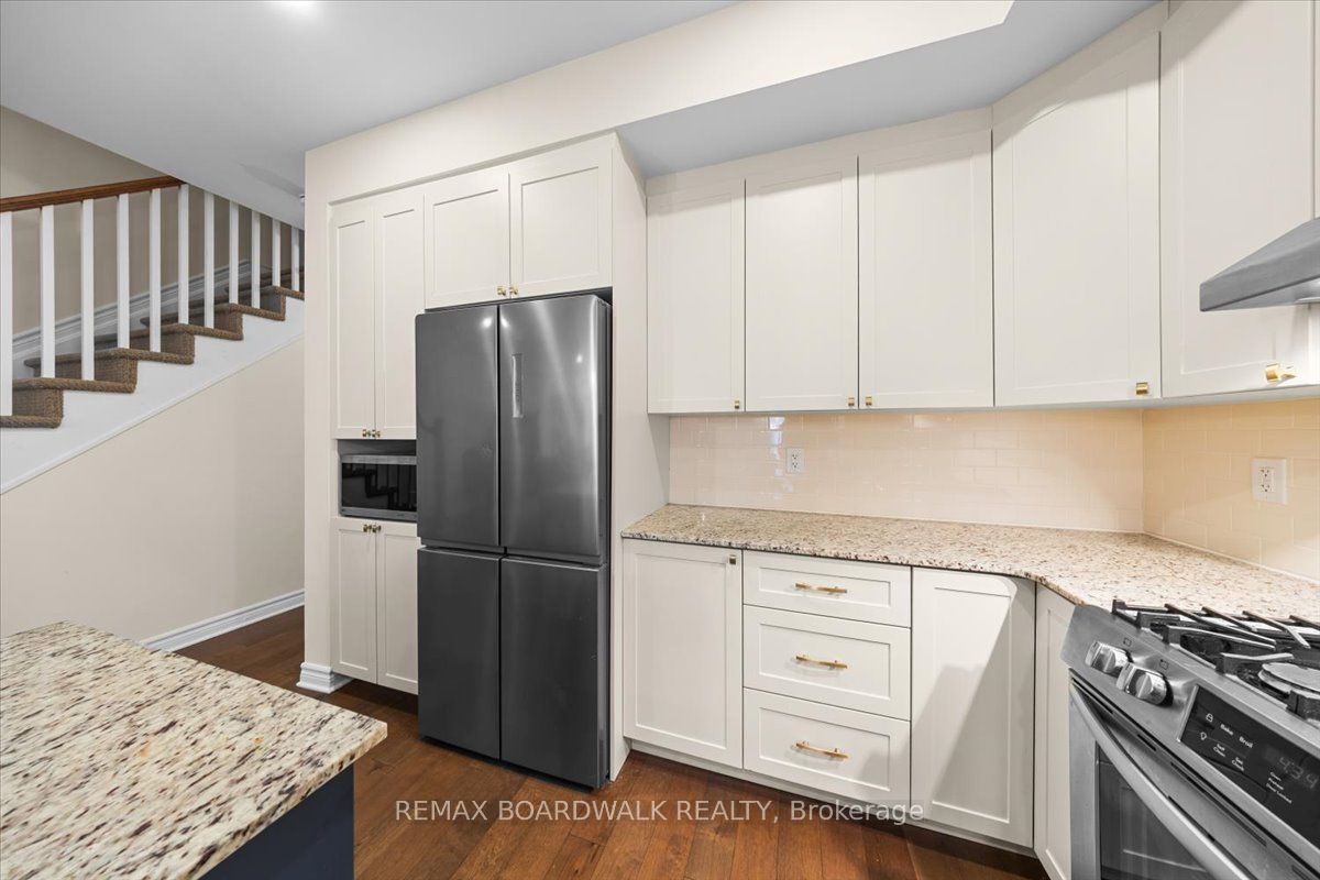 248 Munro Street Property Photo 8