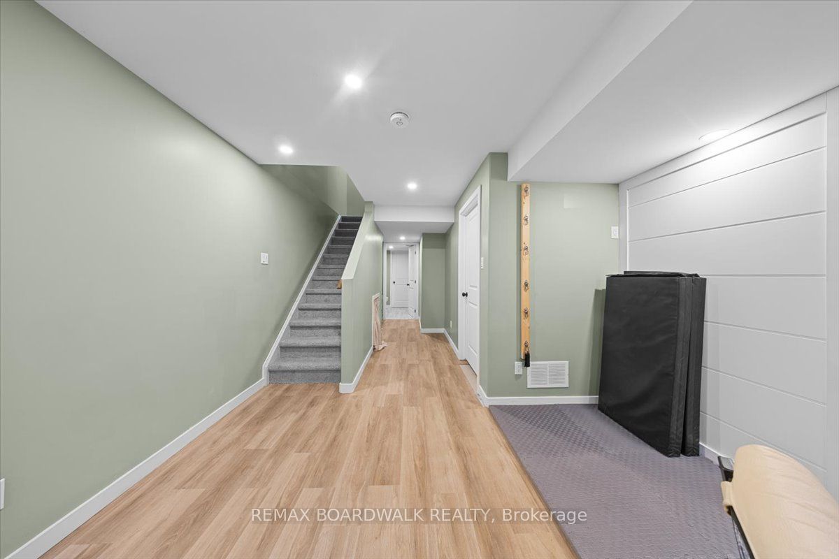 248 Munro Street Property Photo 32