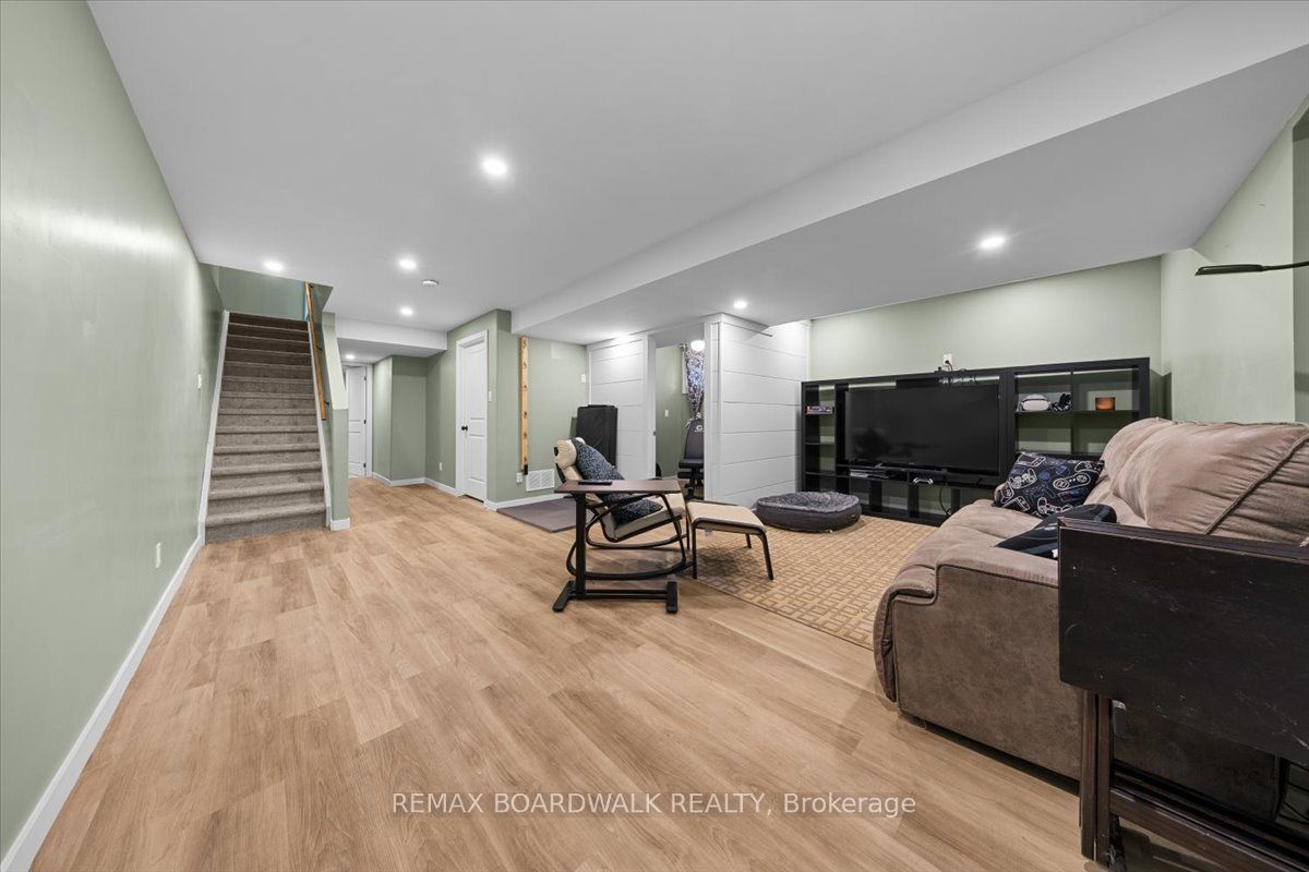 248 Munro Street Property Photo 34
