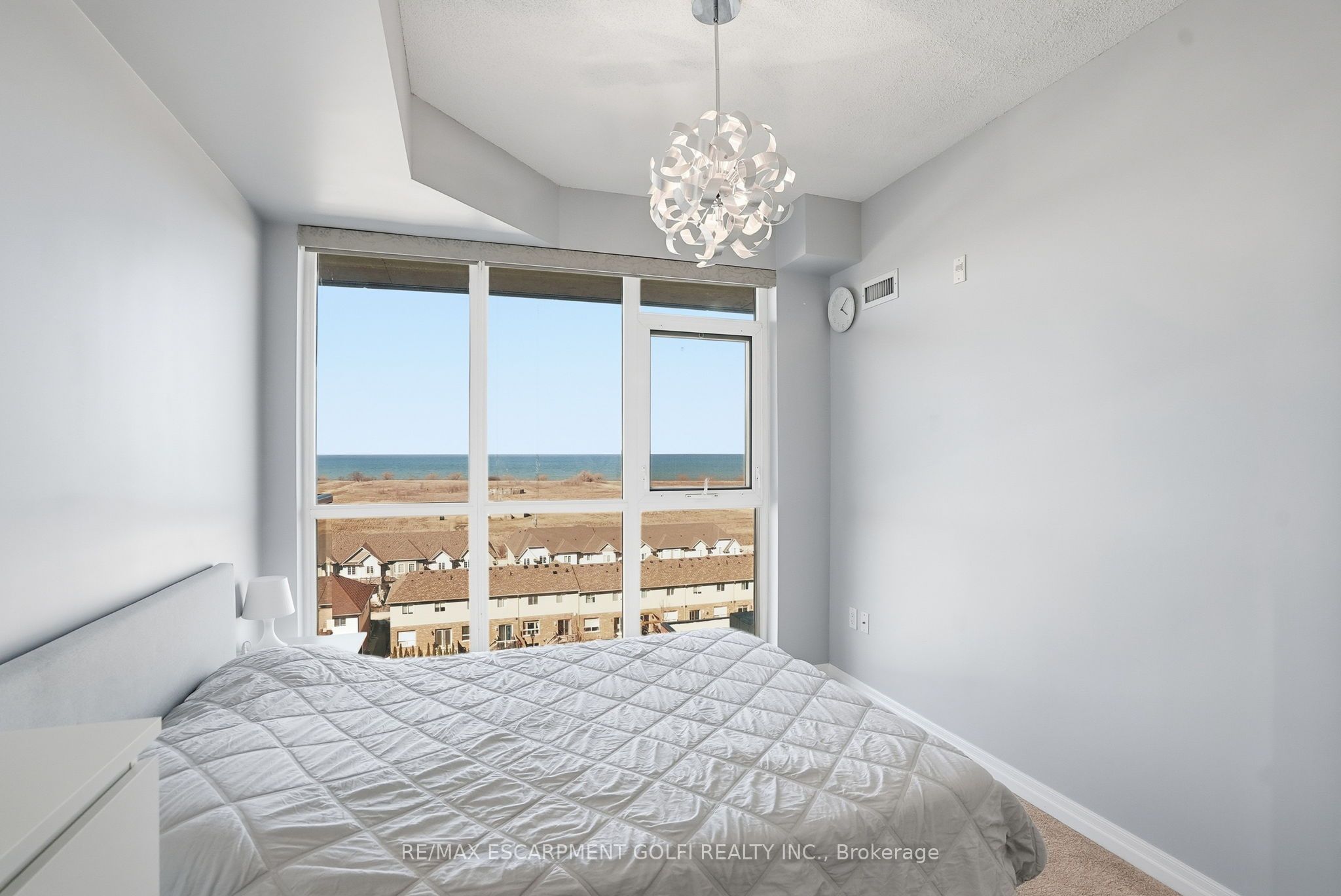 560 North Service Road 708 Property Photo 7