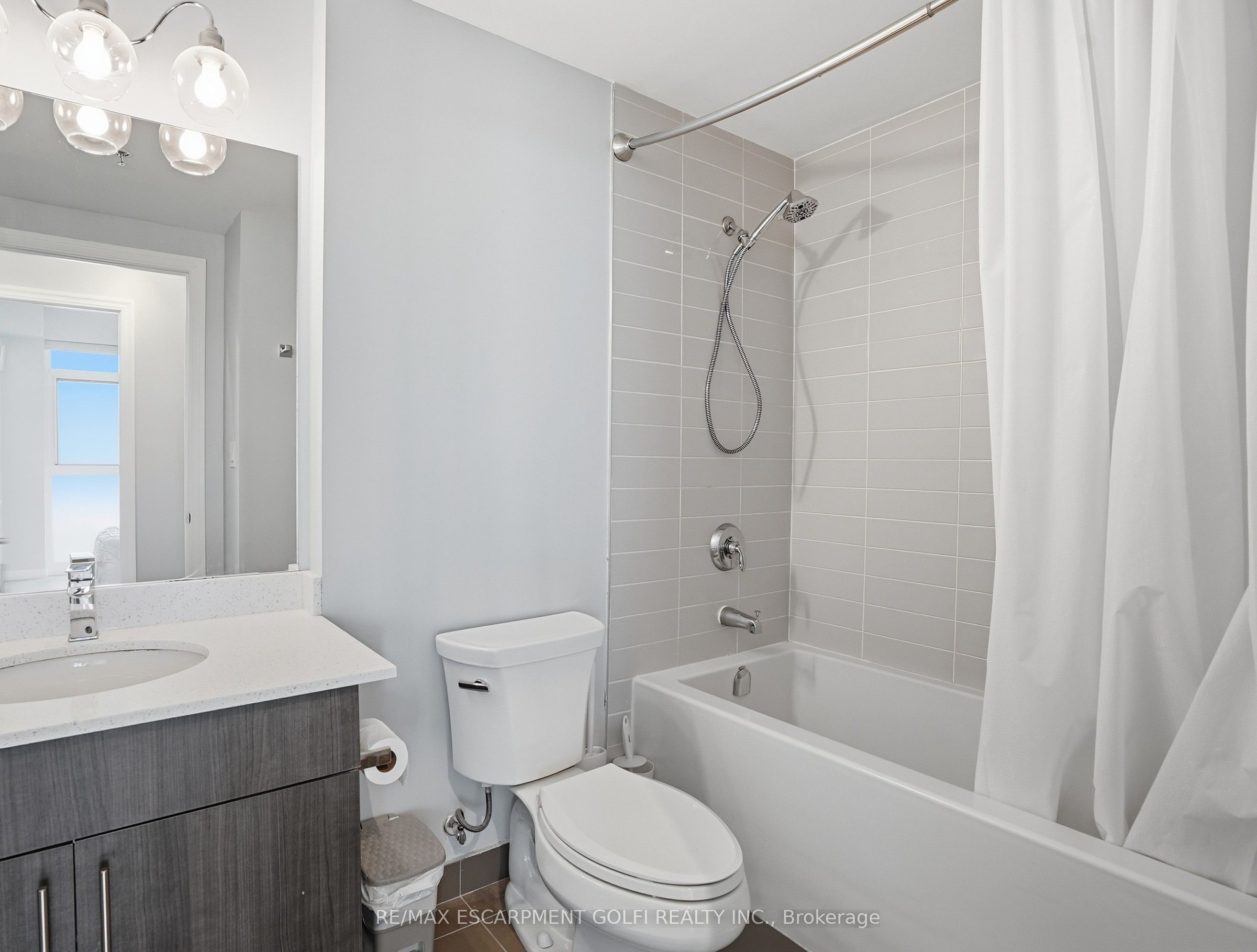 560 North Service Road 708 Property Photo 8