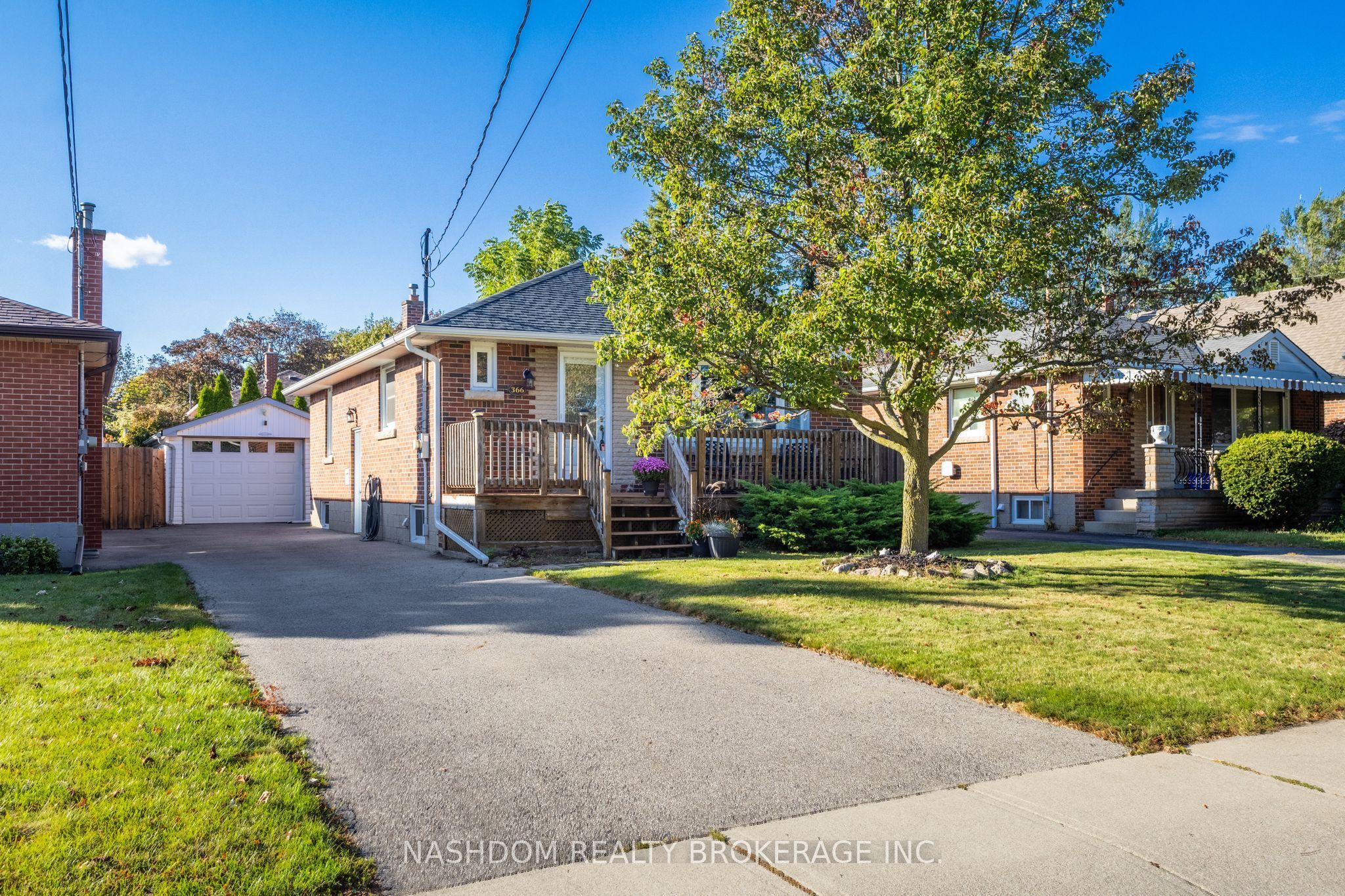 366 East 17th Street Property Photo 2