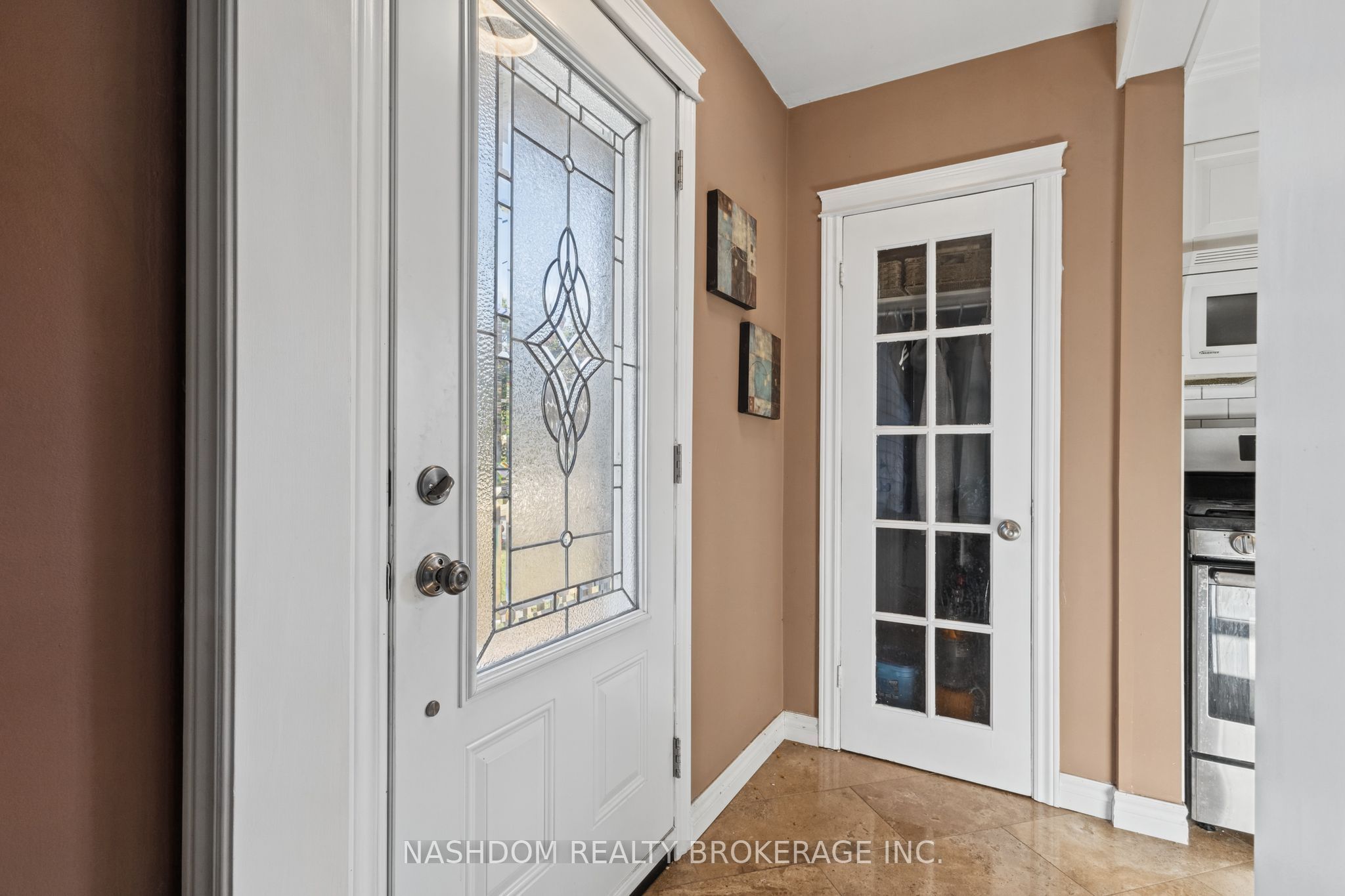 366 East 17th Street Property Photo 5