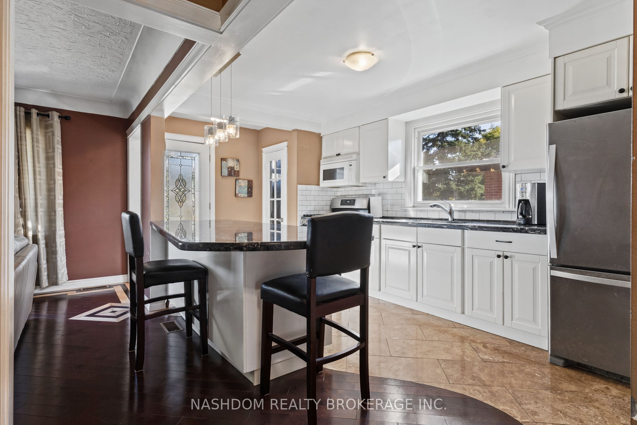 366 East 17th Street Property Photo 7