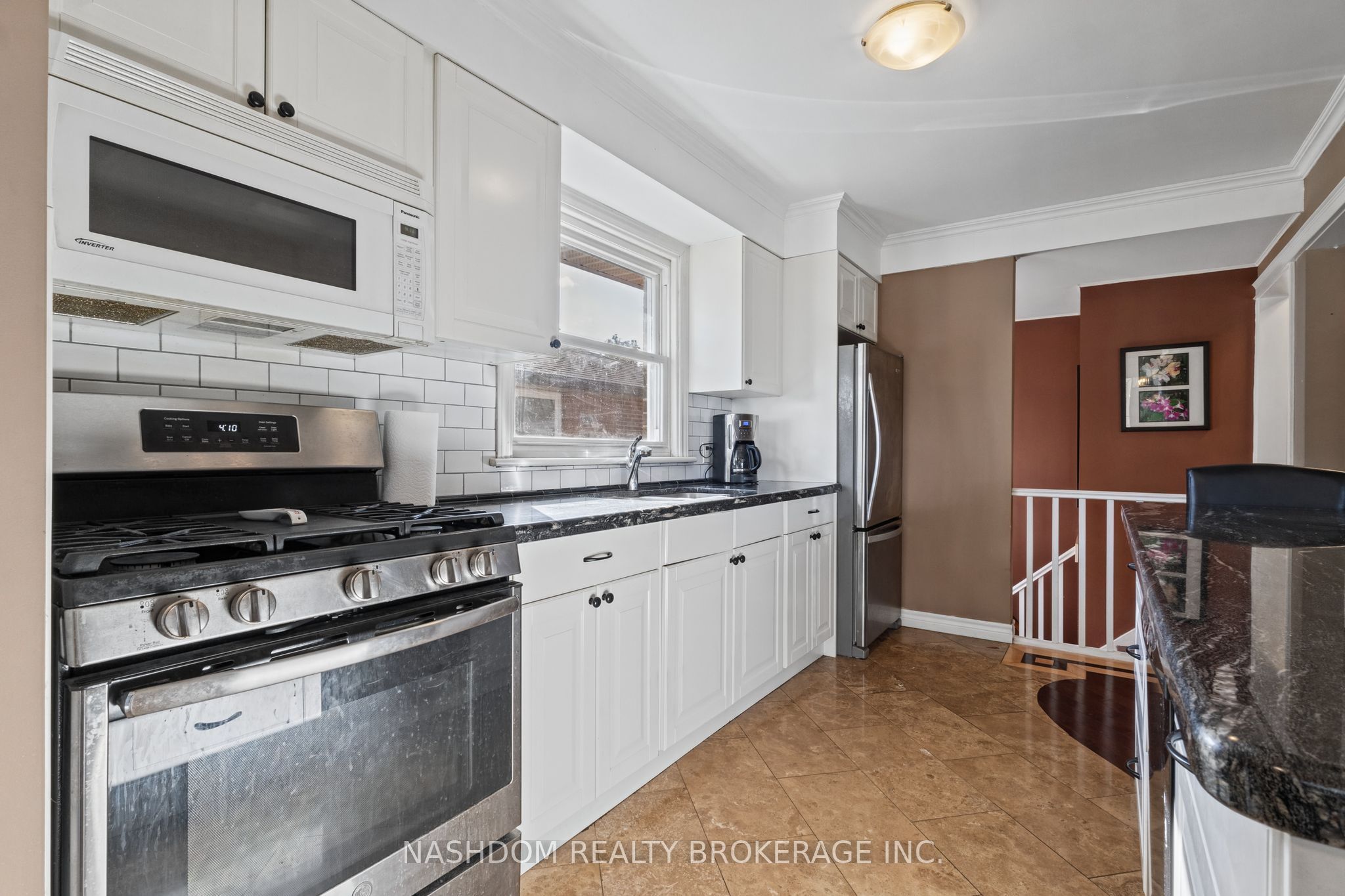 366 East 17th Street Property Photo 11