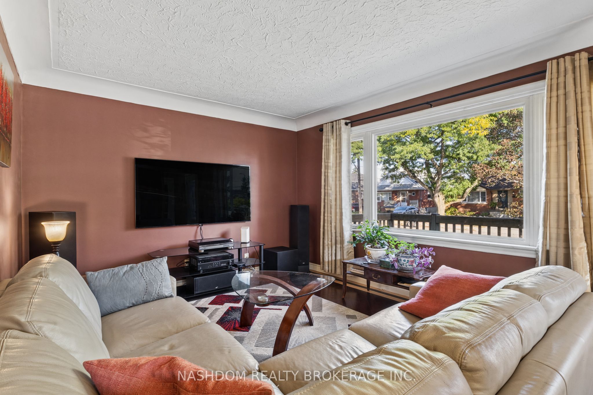 366 East 17th Street Property Photo 14