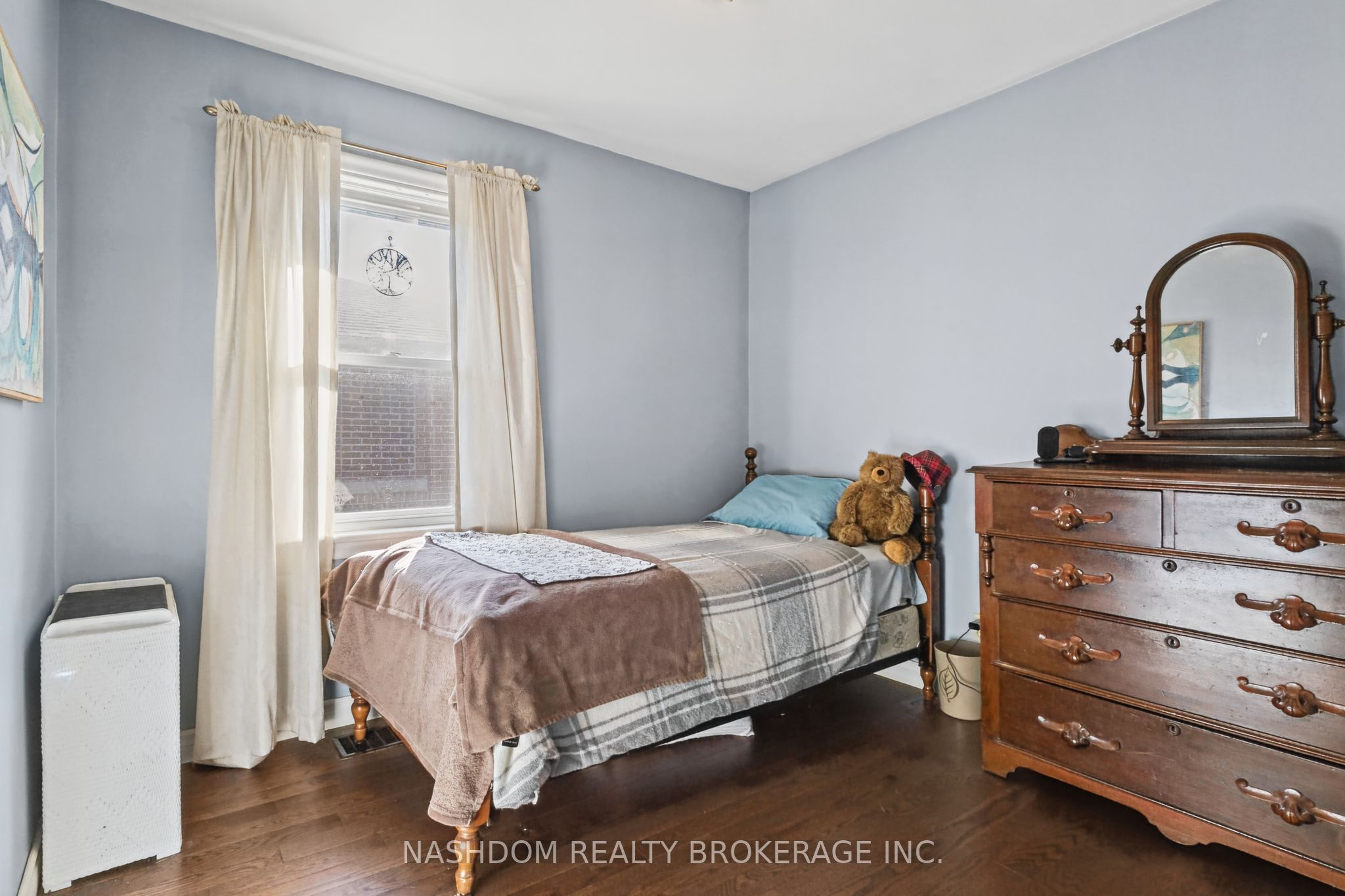 366 East 17th Street Property Photo 22