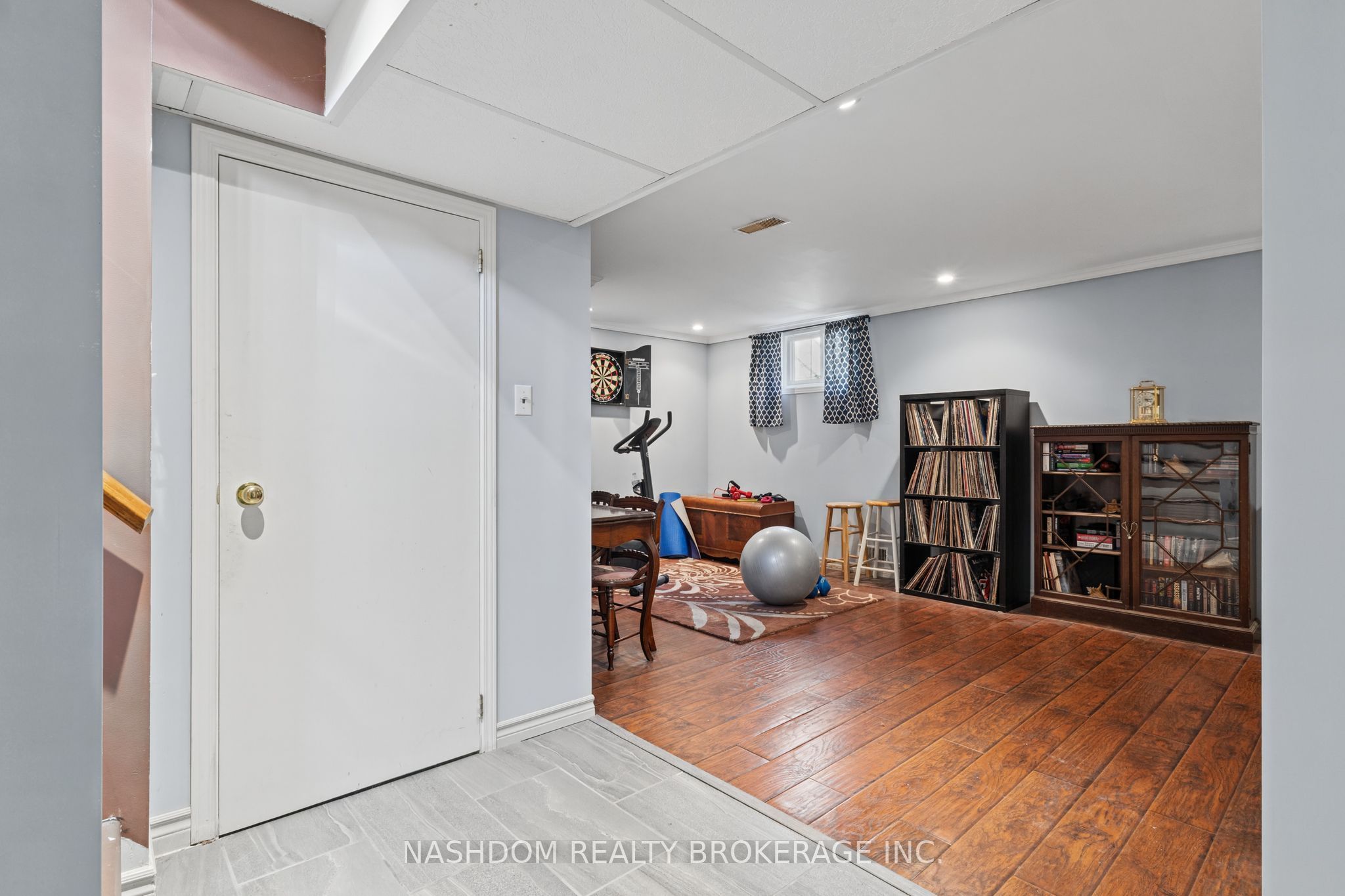 366 East 17th Street Property Photo 27