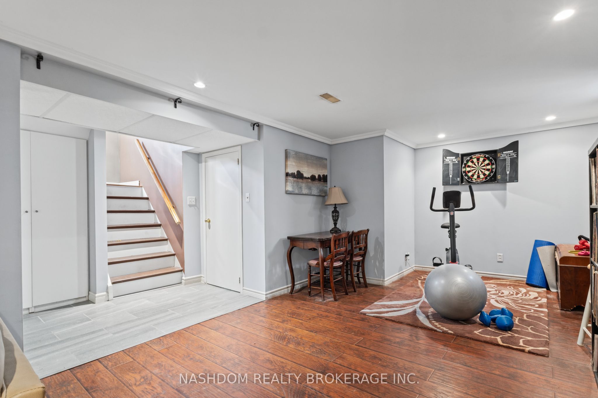 366 East 17th Street Property Photo 30