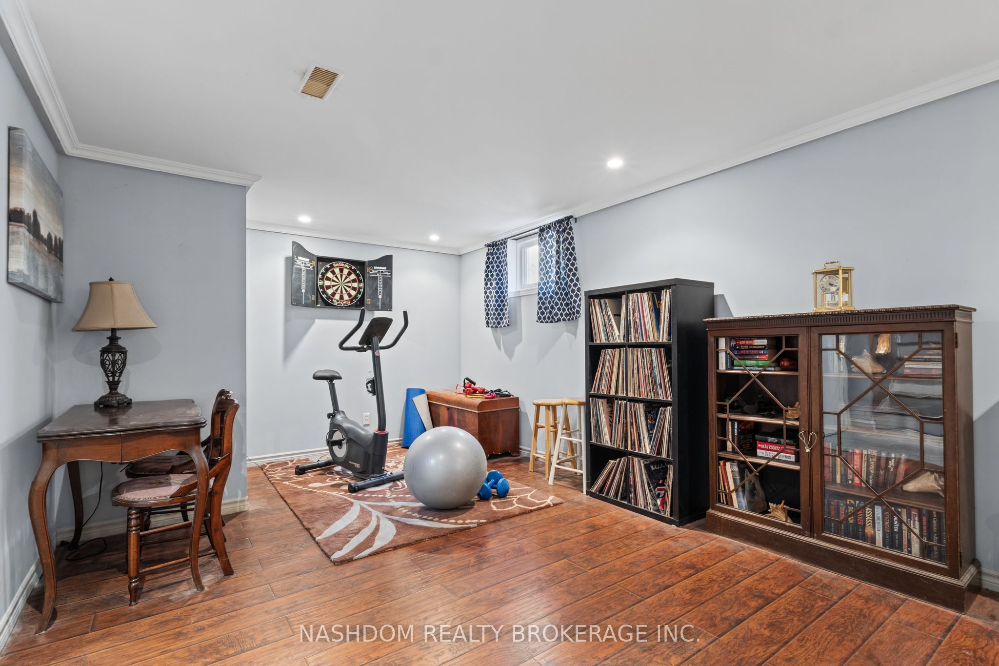 366 East 17th Street Property Photo 31