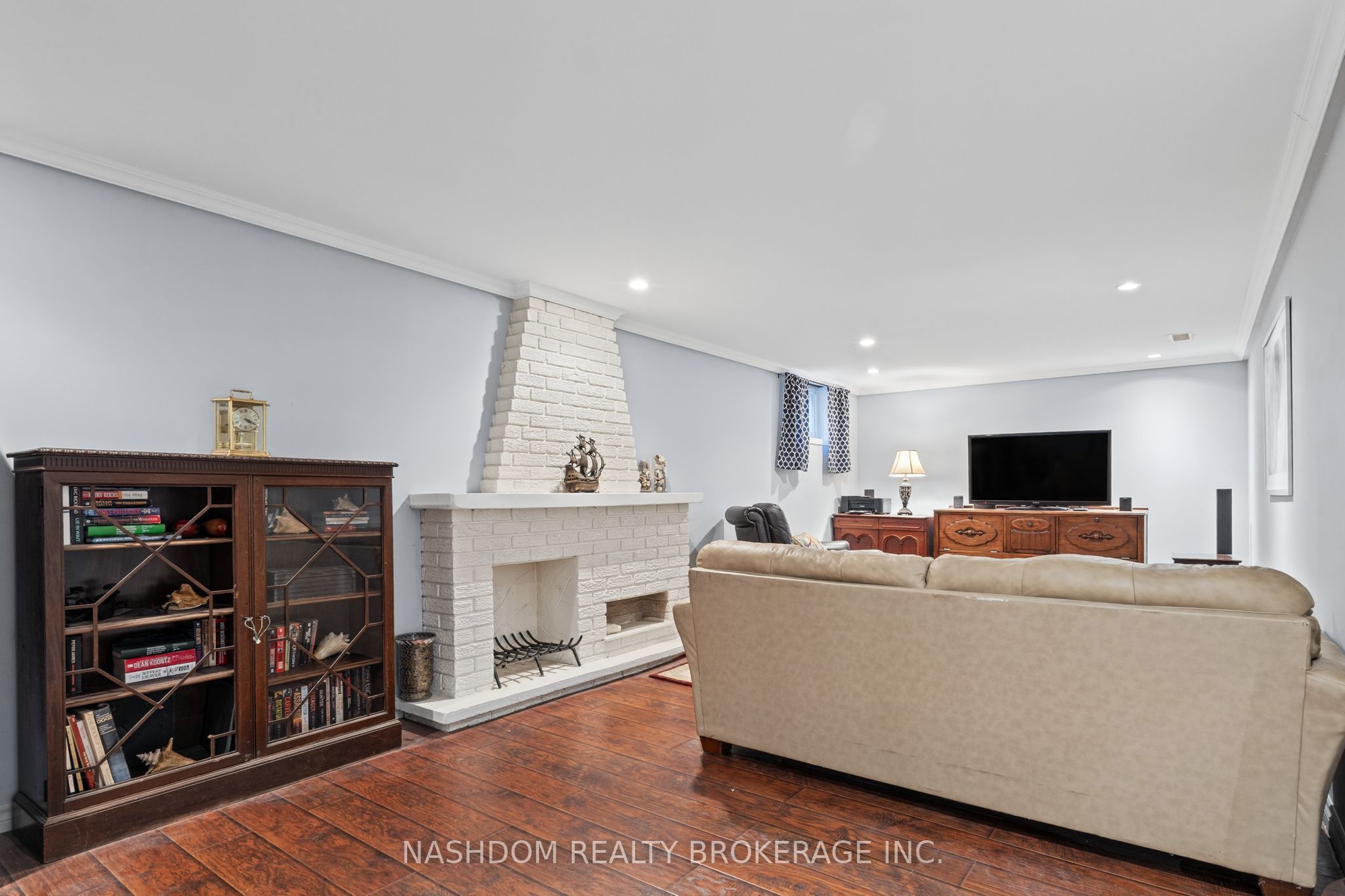 366 East 17th Street Property Photo 32