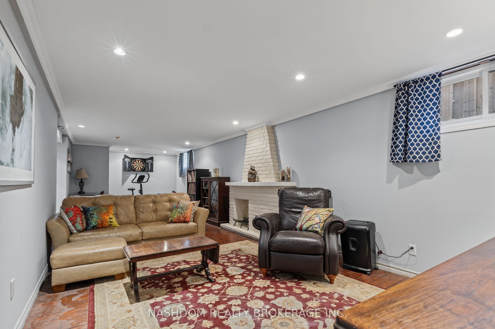 366 East 17th Street Property Photo 34