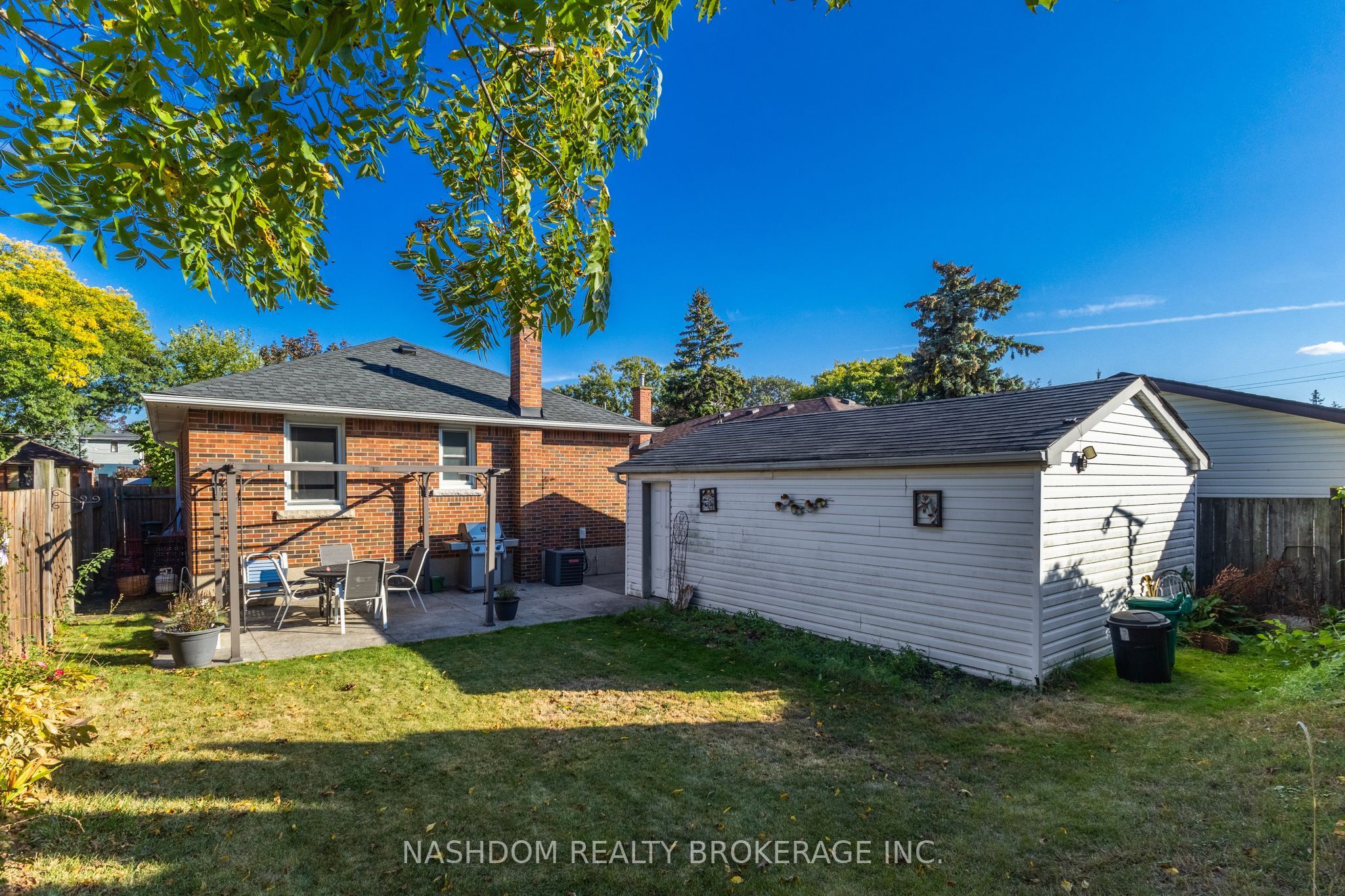 366 East 17th Street Property Photo 43