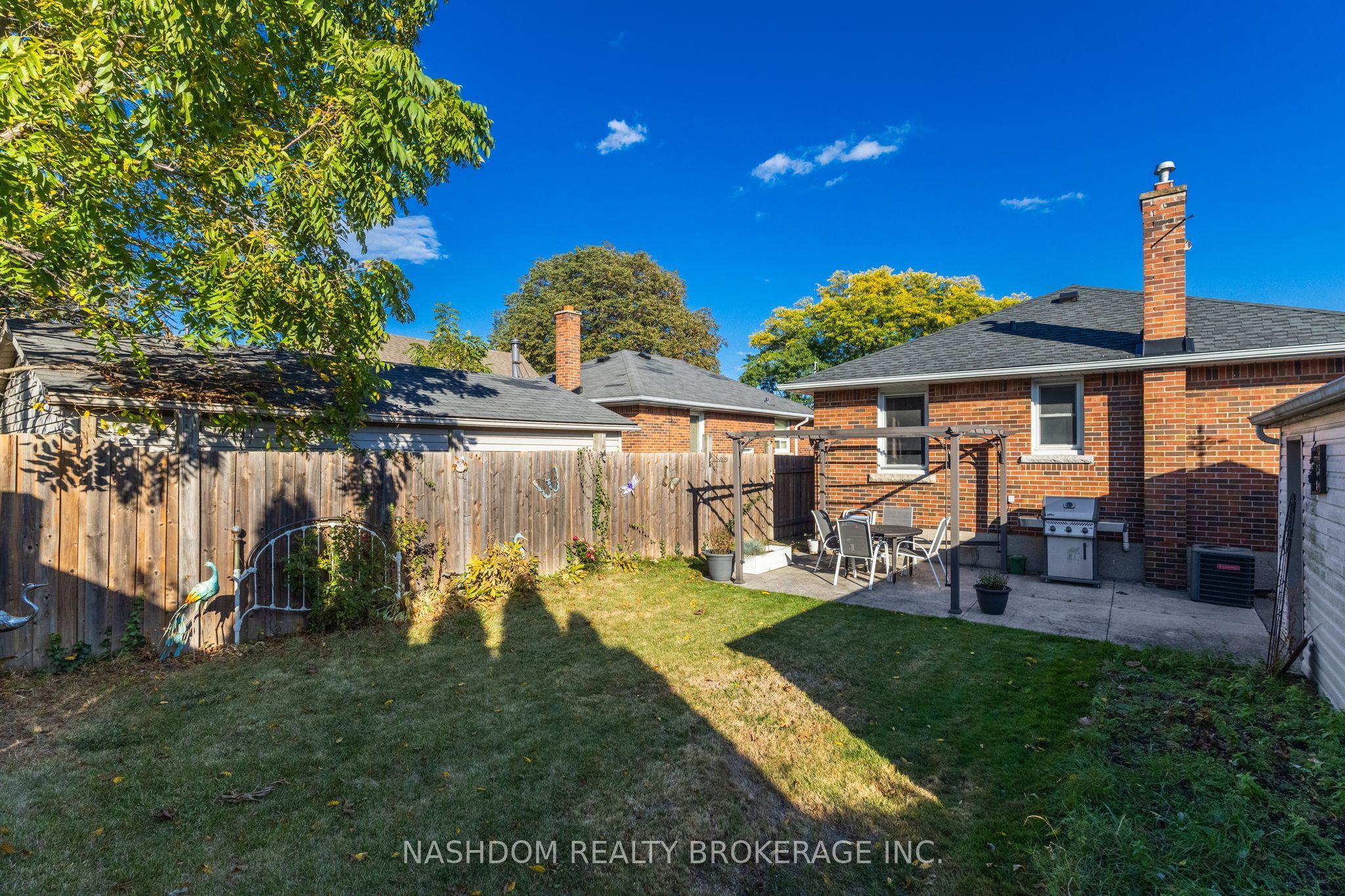 366 East 17th Street Property Photo 44