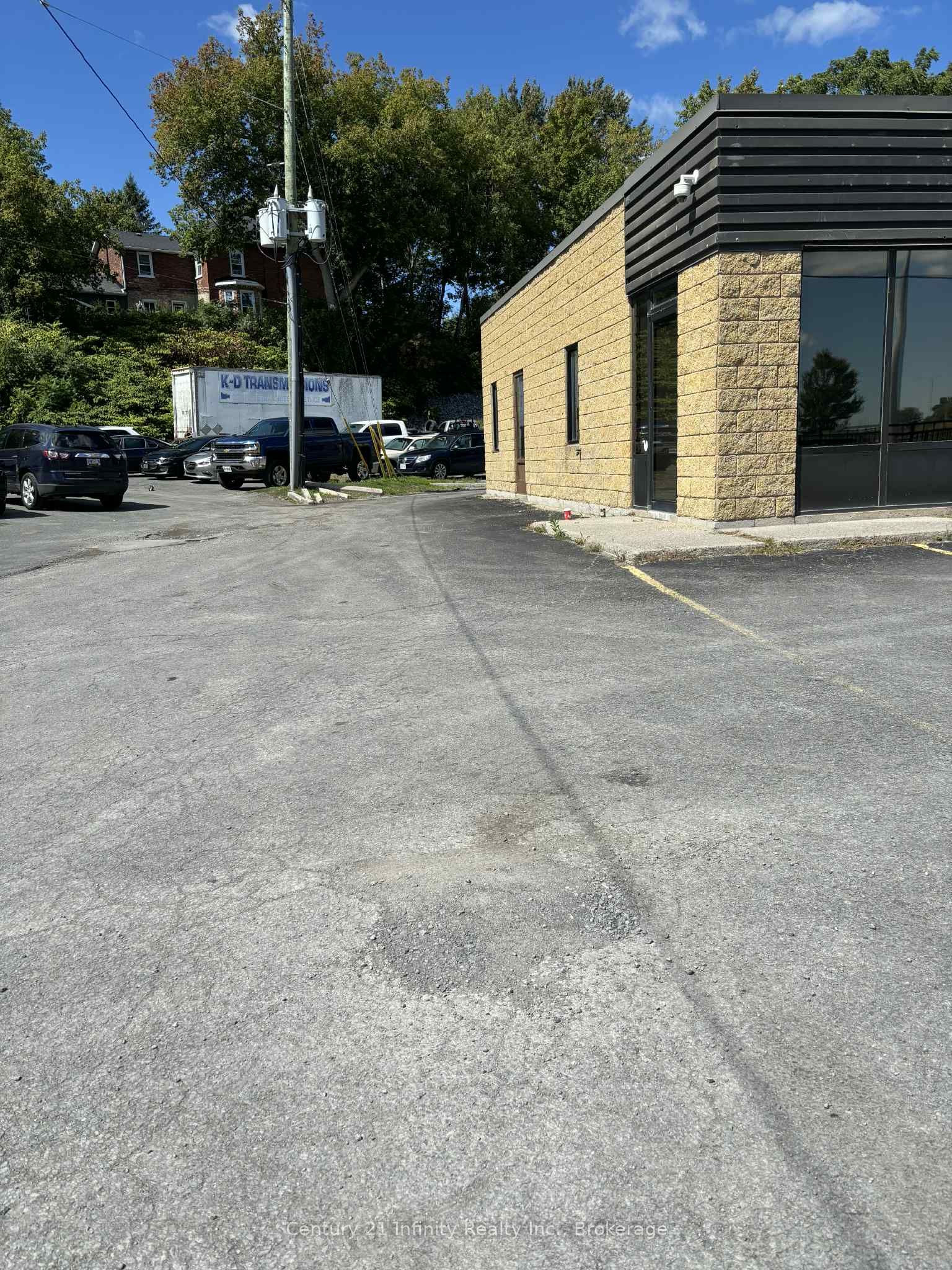 62 Dundas Street W Property Photo 3