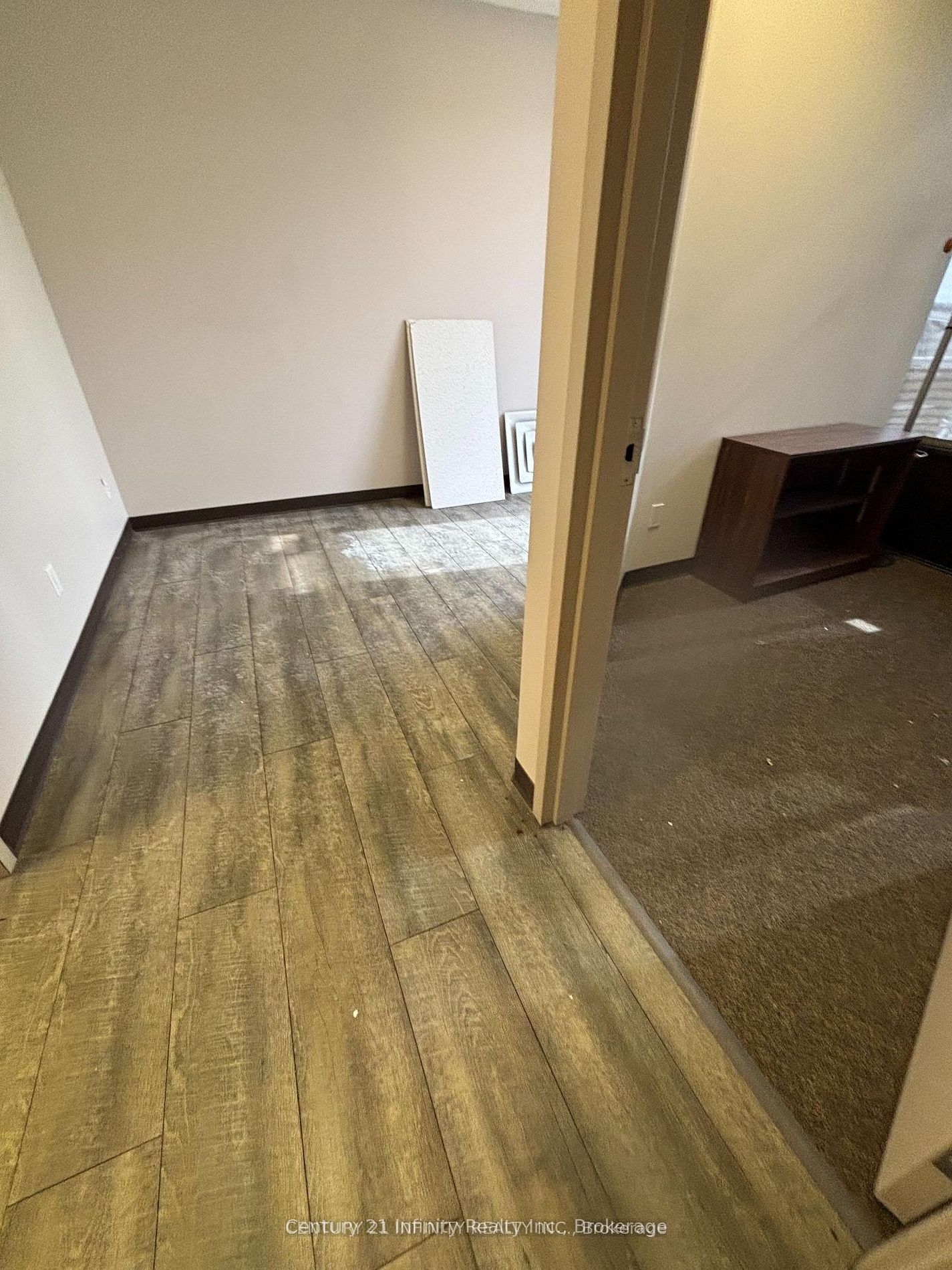 62 Dundas Street W Property Photo 7