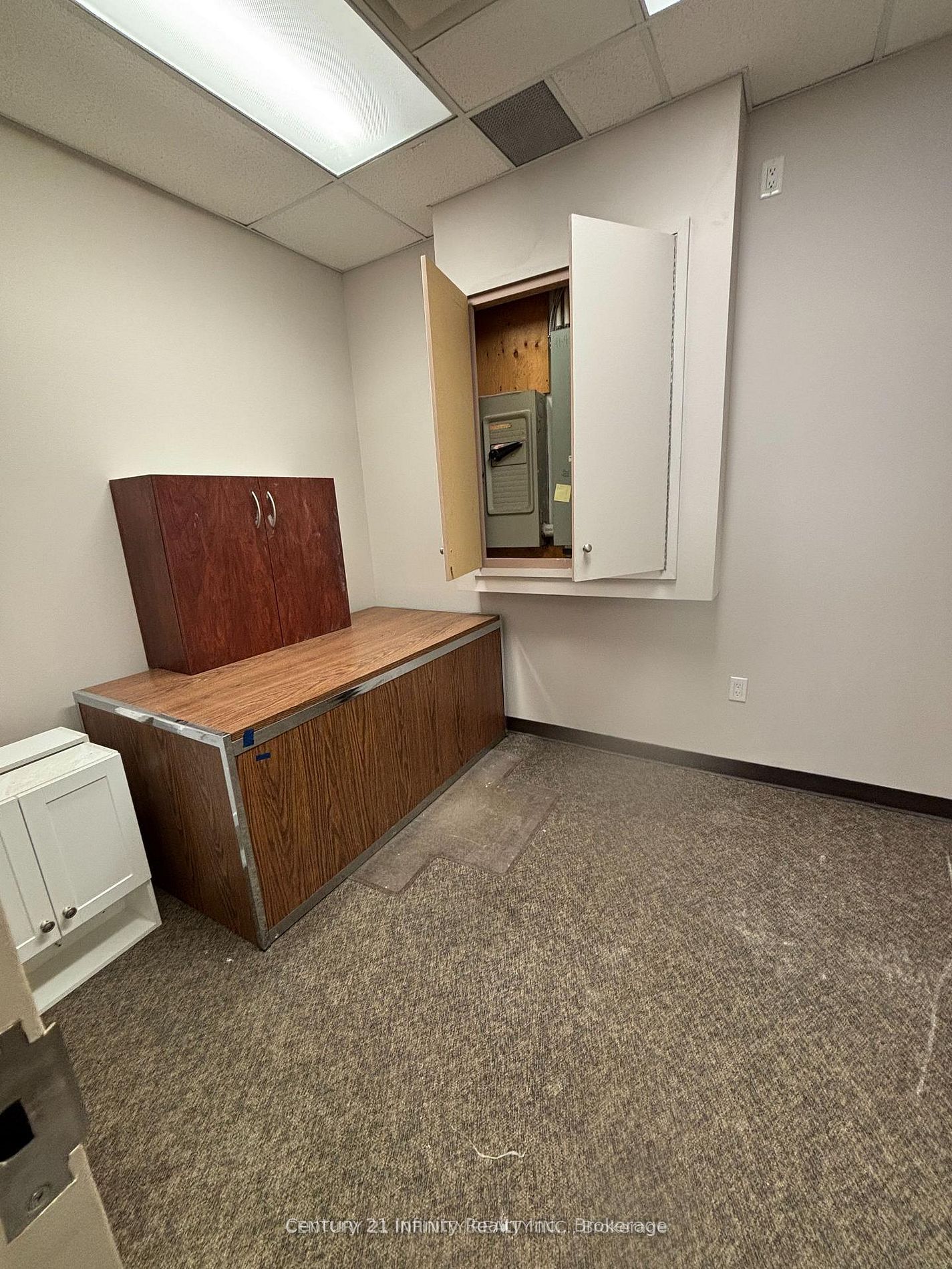 62 Dundas Street W Property Photo 9