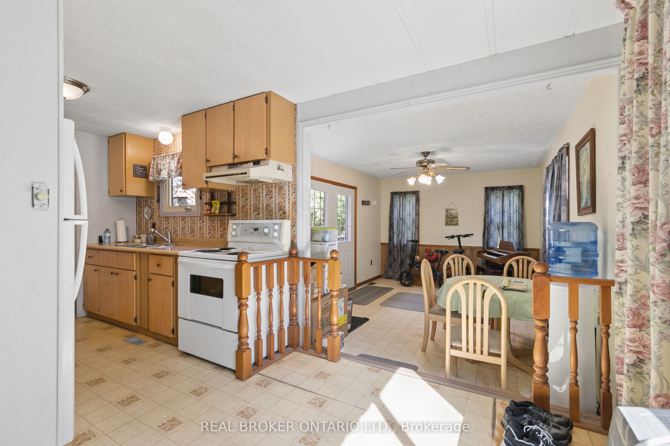 195 John Street S Property Photo 5