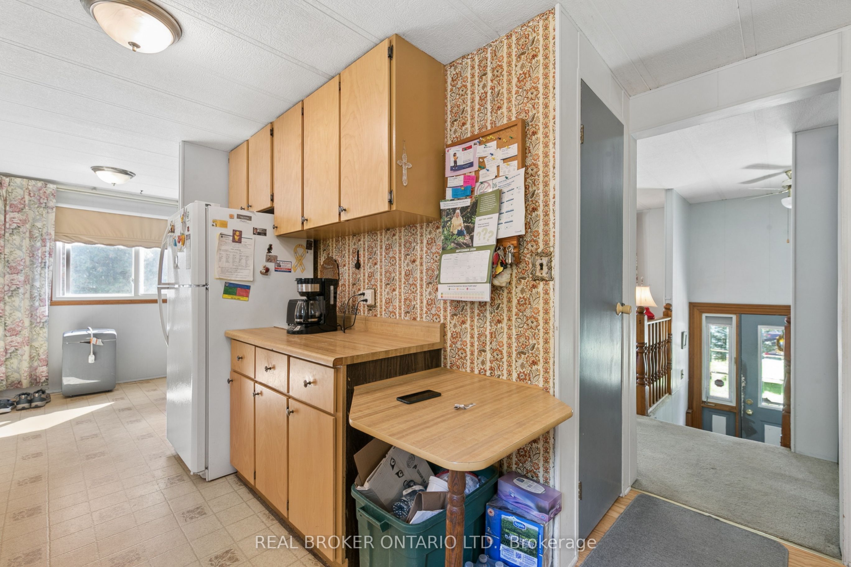 195 John Street S Property Photo 8