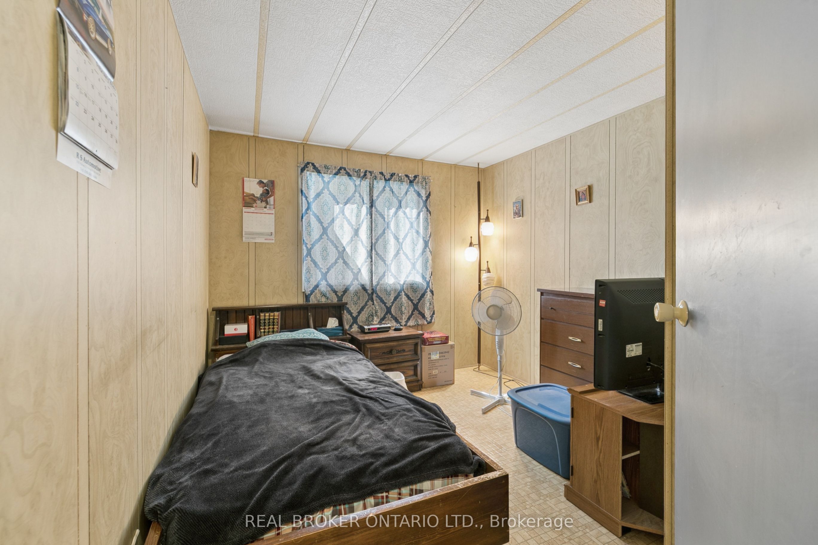 195 John Street S Property Photo 10