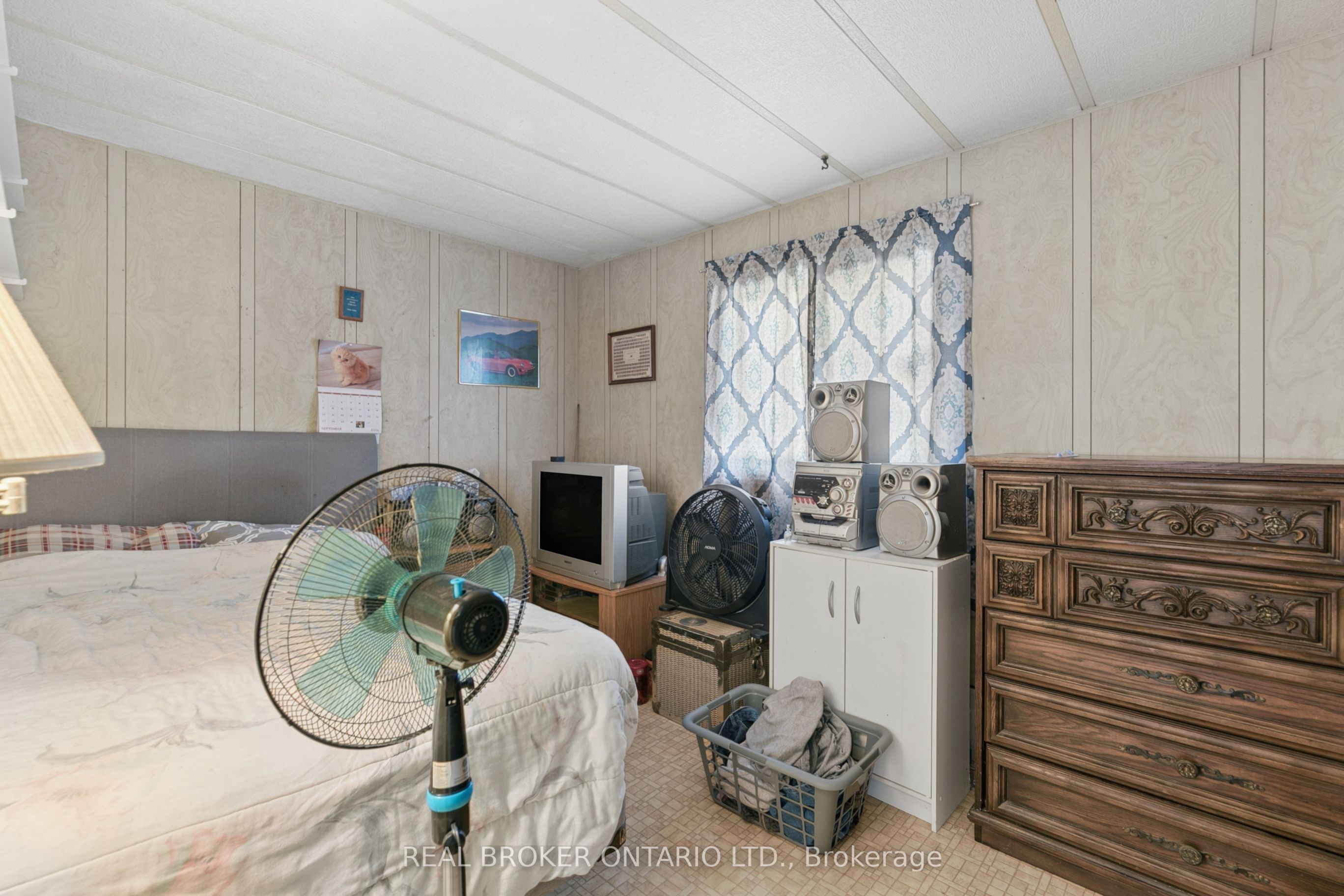 195 John Street S Property Photo 12