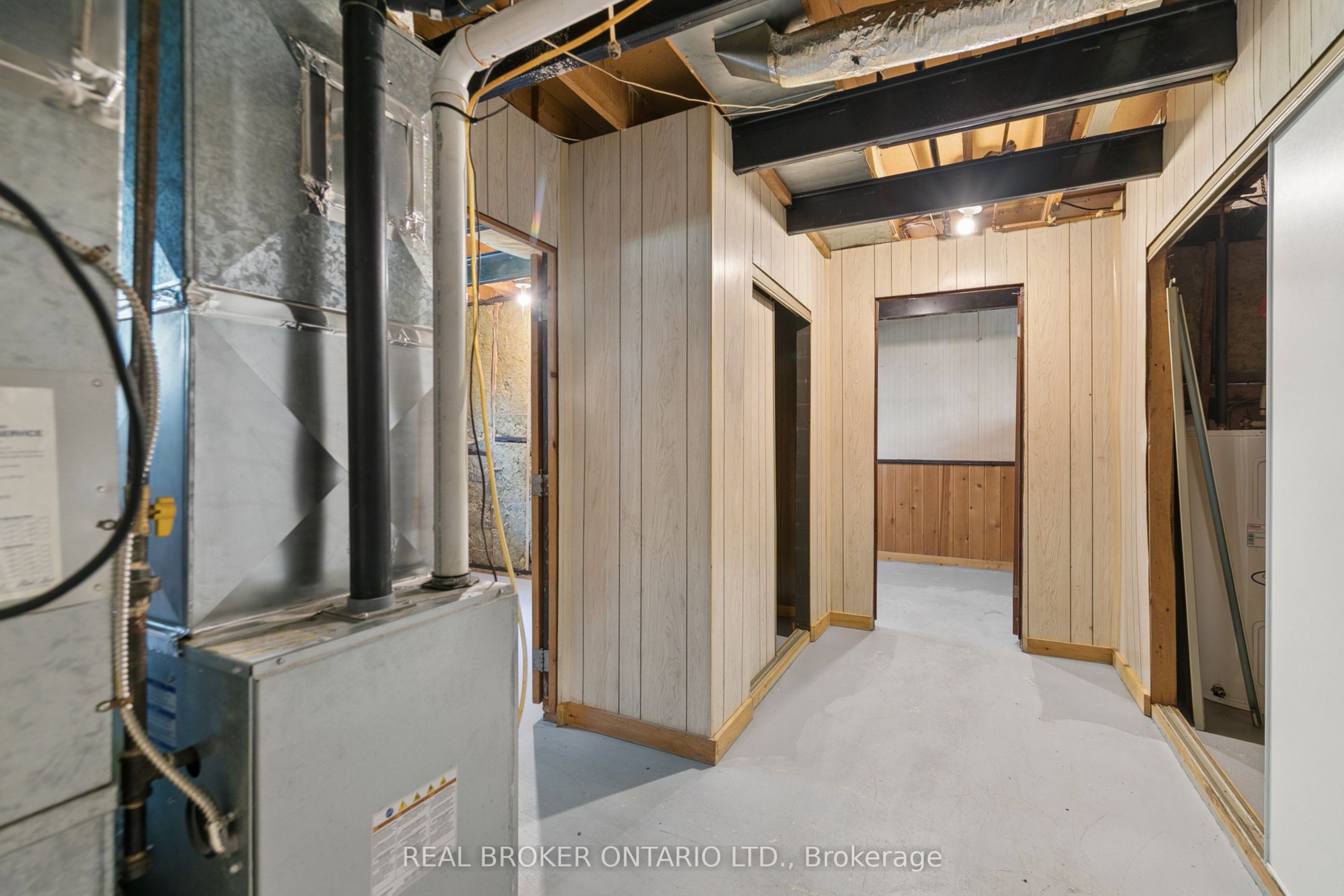 195 John Street S Property Photo 18