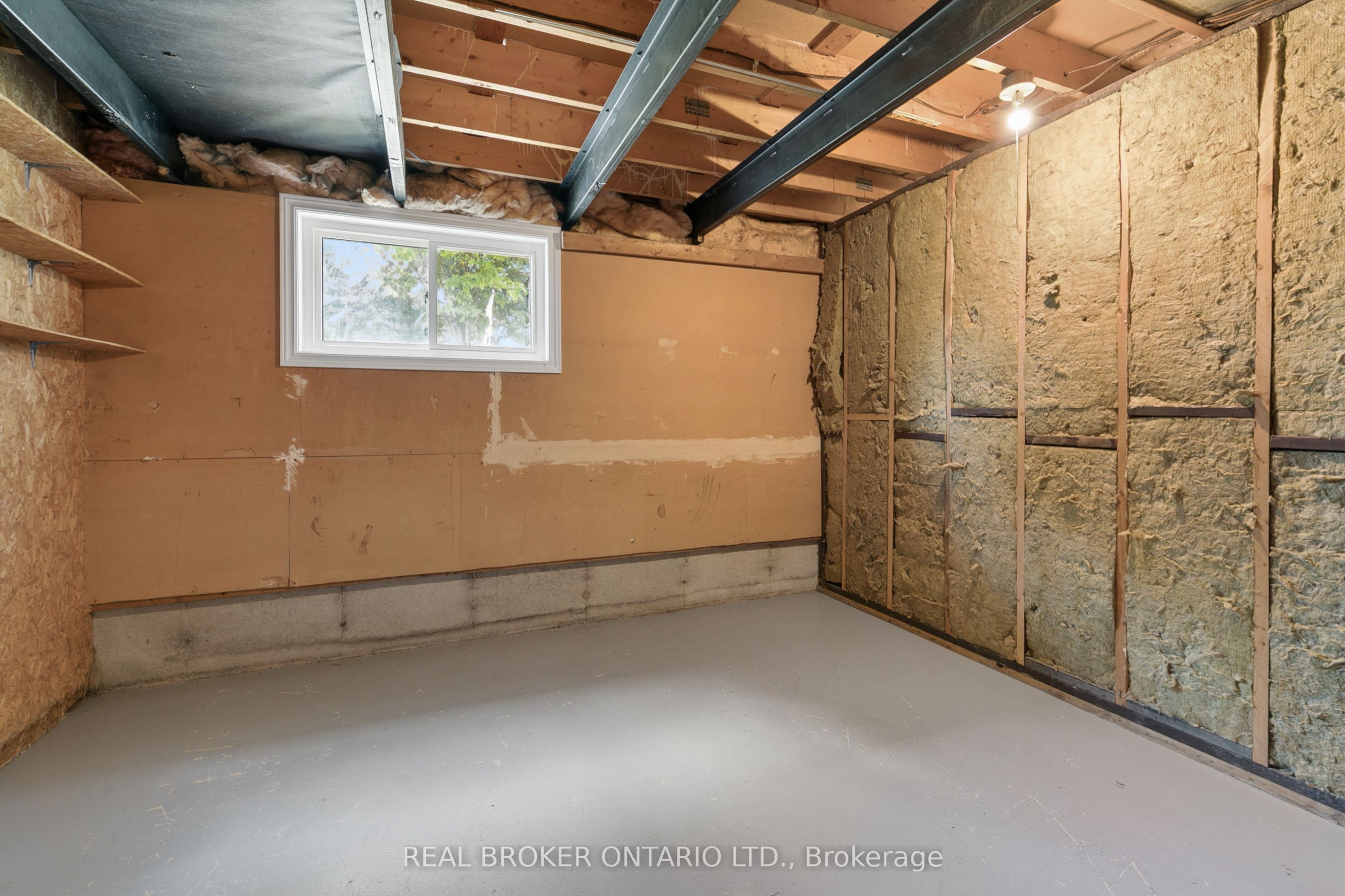195 John Street S Property Photo 19