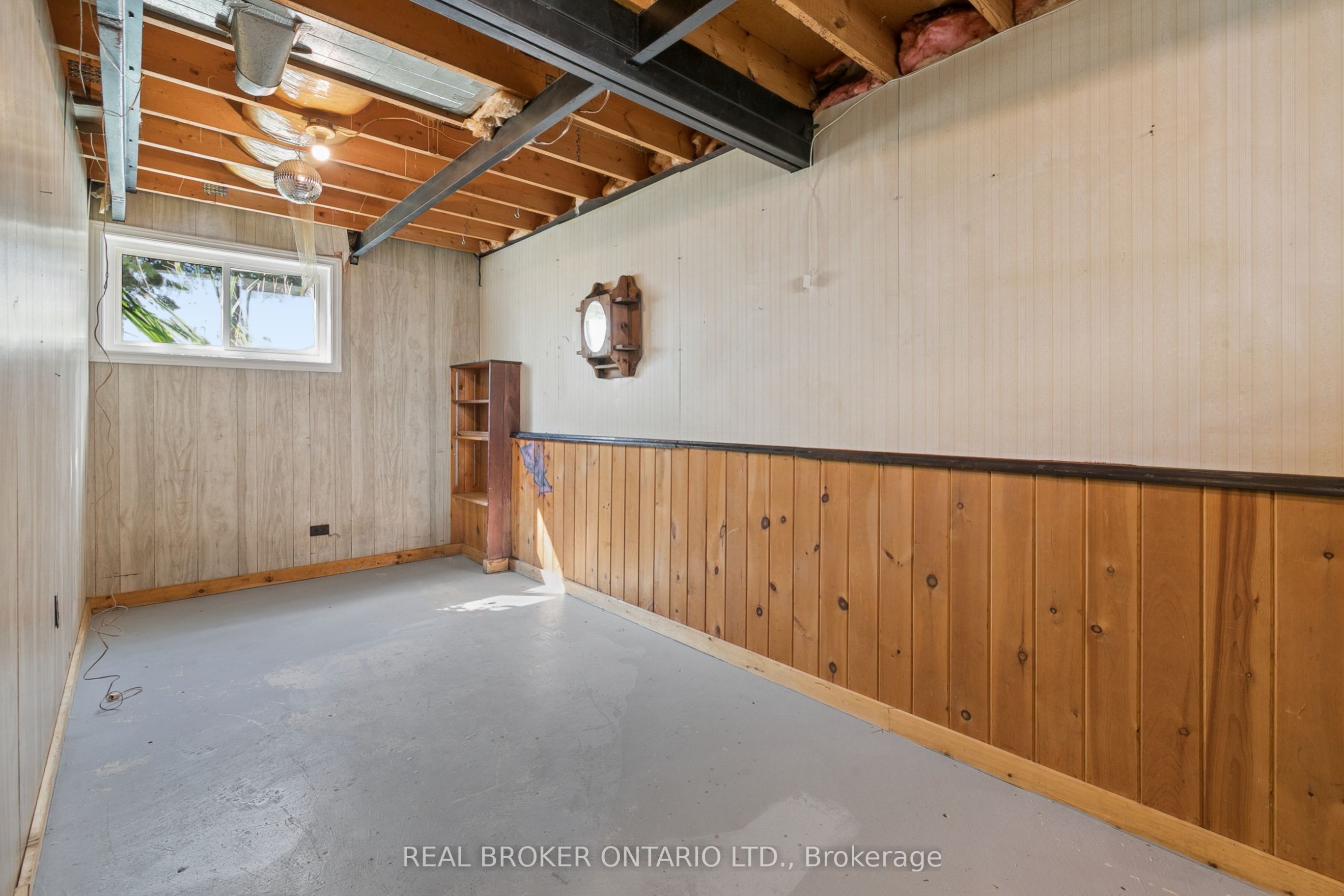 195 John Street S Property Photo 20
