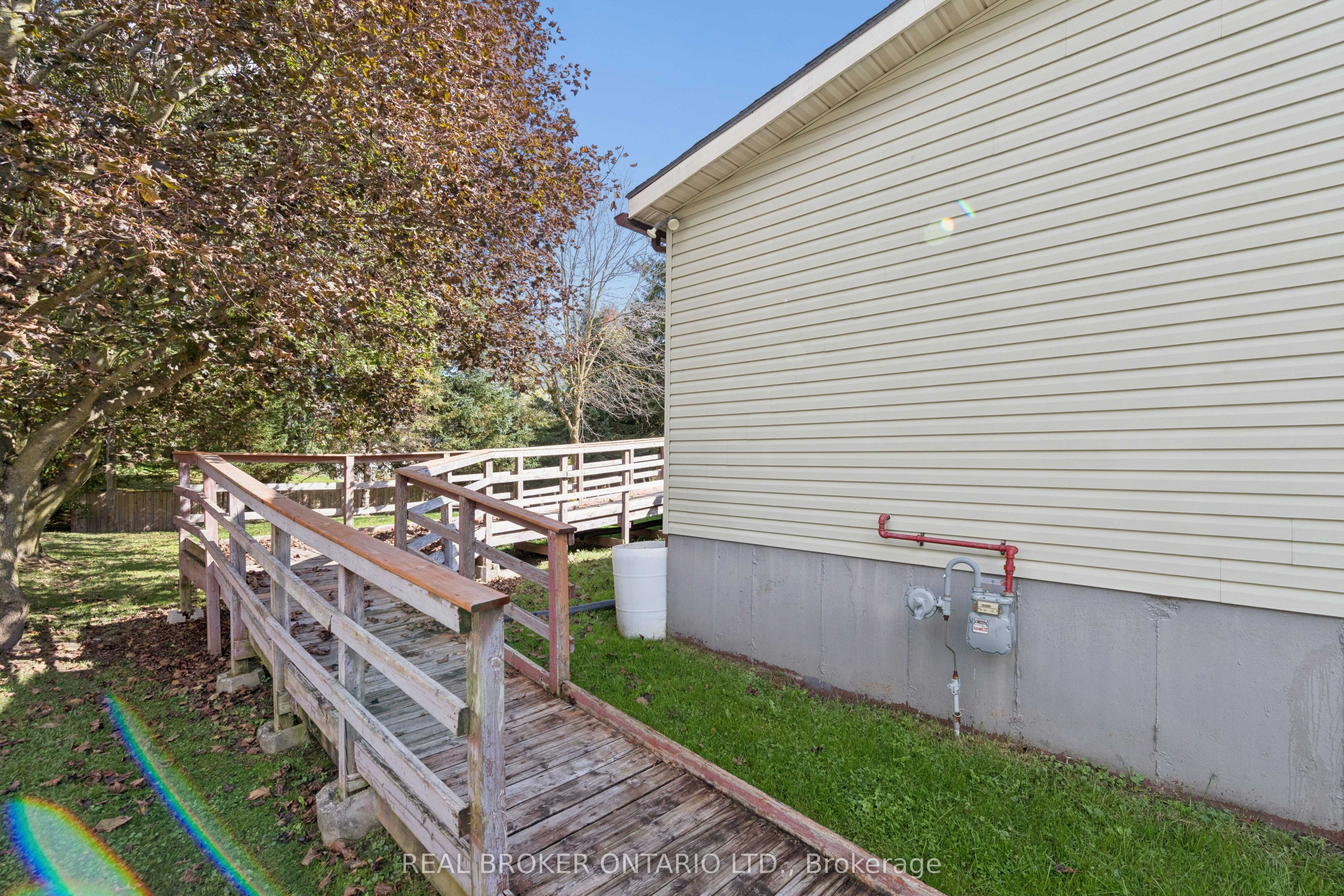 195 John Street S Property Photo 21
