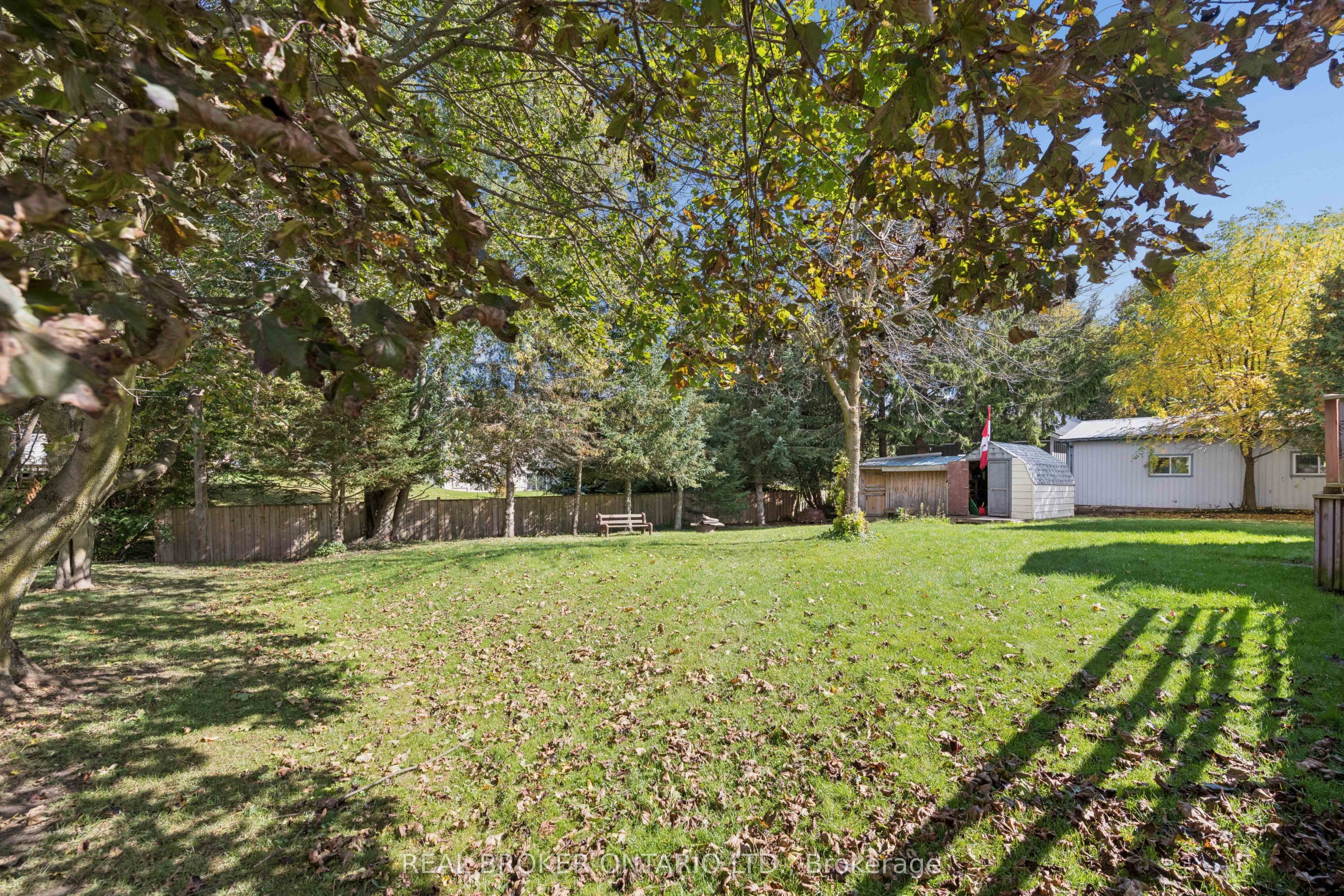 195 John Street S Property Photo 22