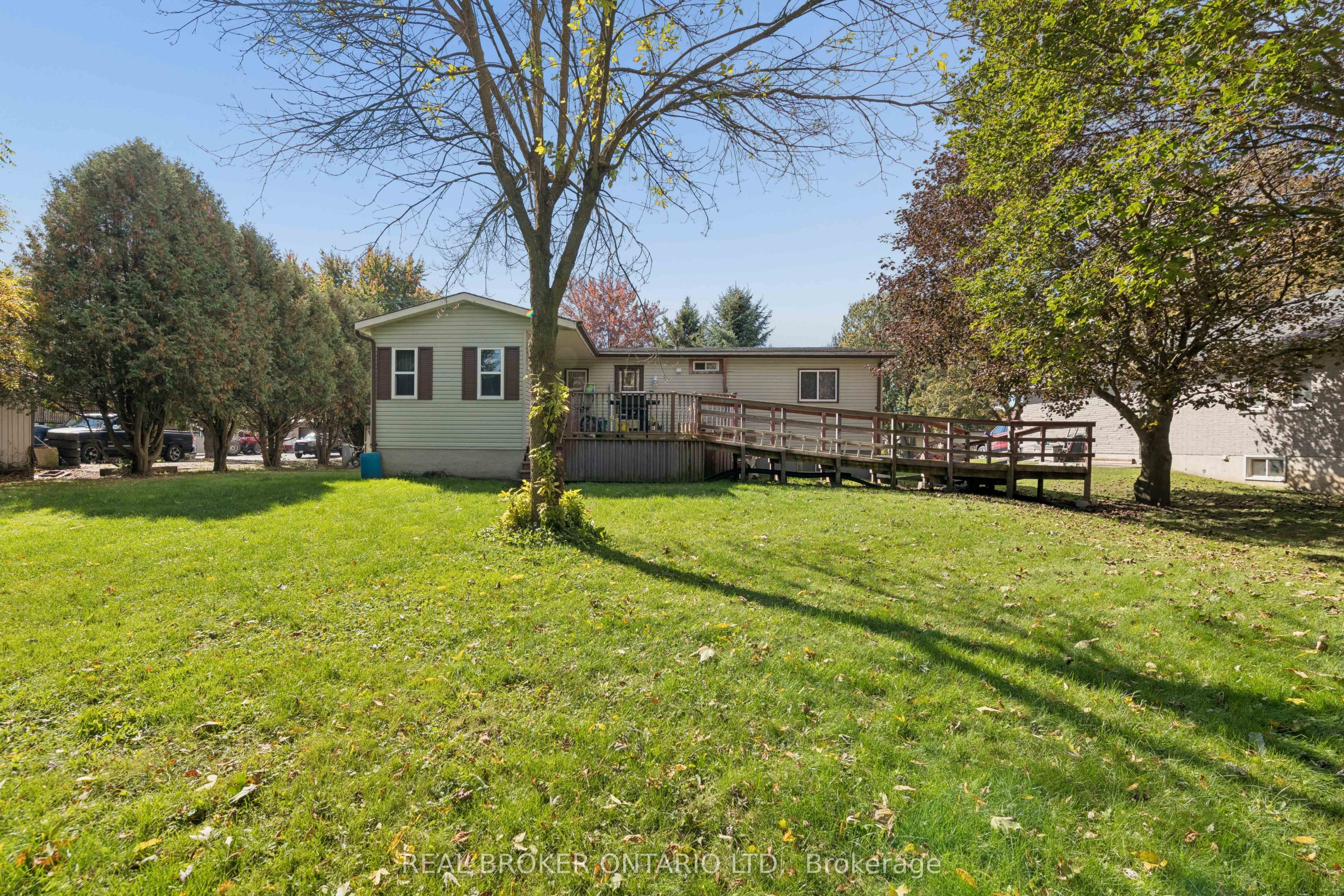 195 John Street S Property Photo 23