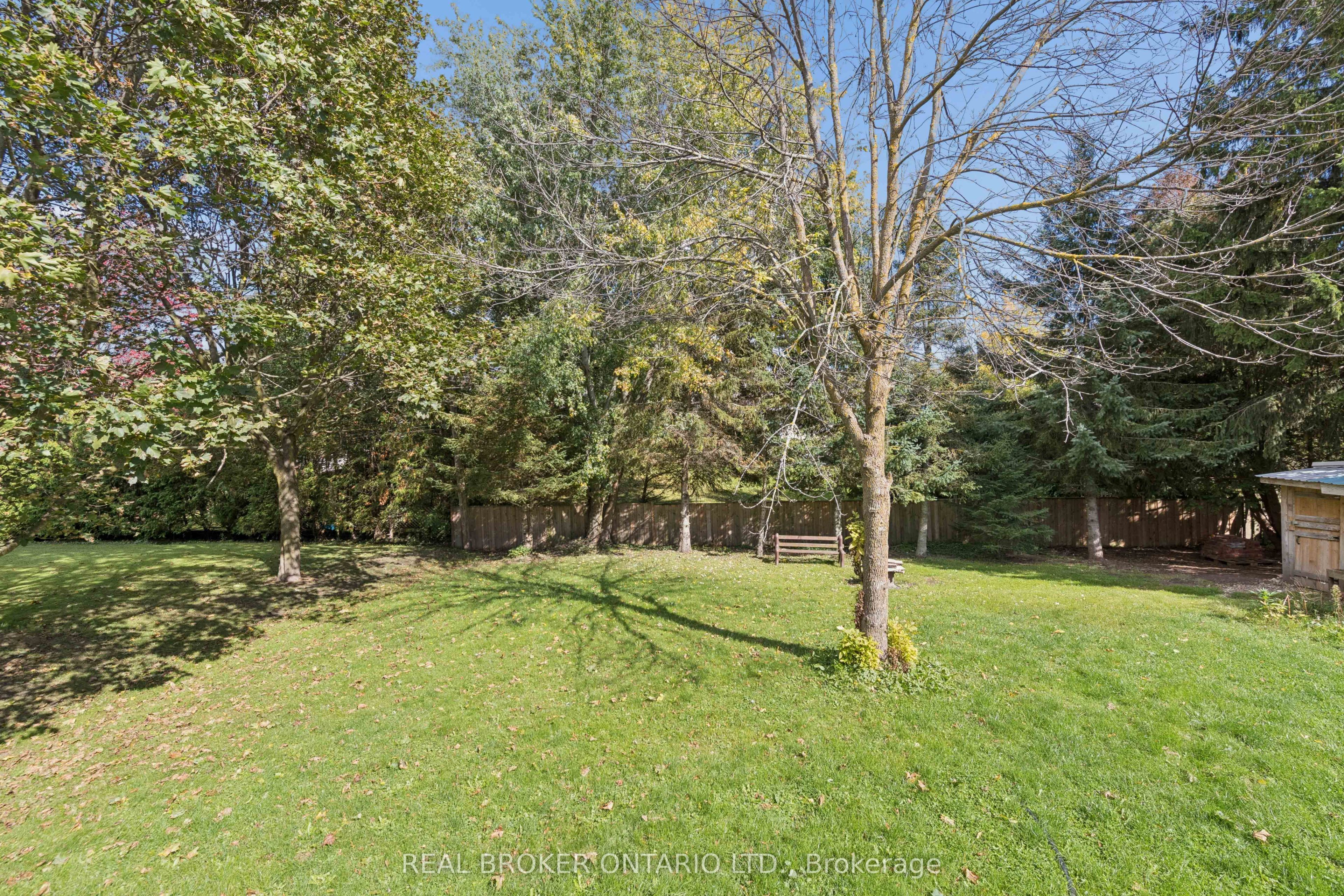 195 John Street S Property Photo 25