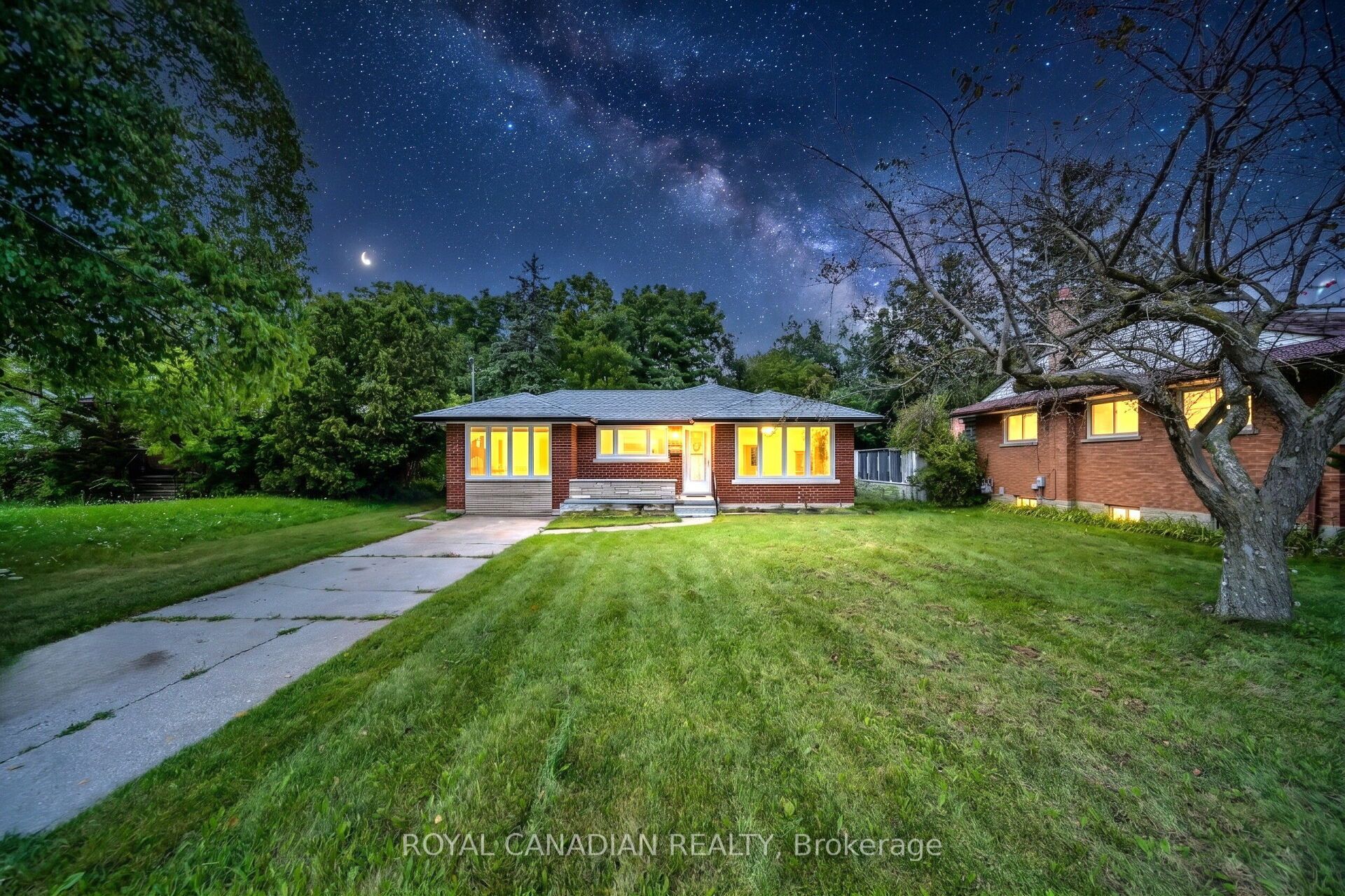 284 Cedar Crescent Property Photo 3