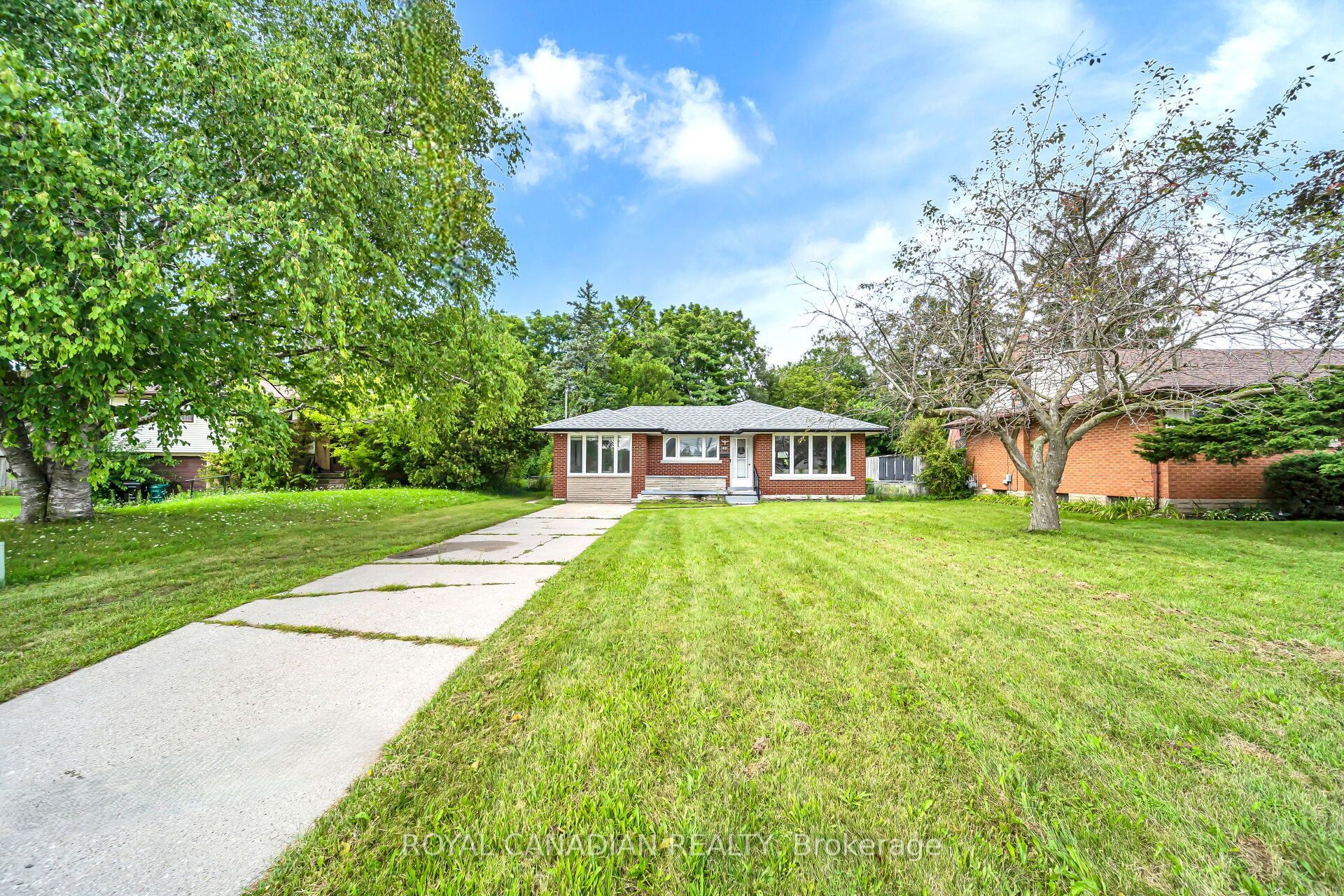 284 Cedar Crescent Property Photo 4