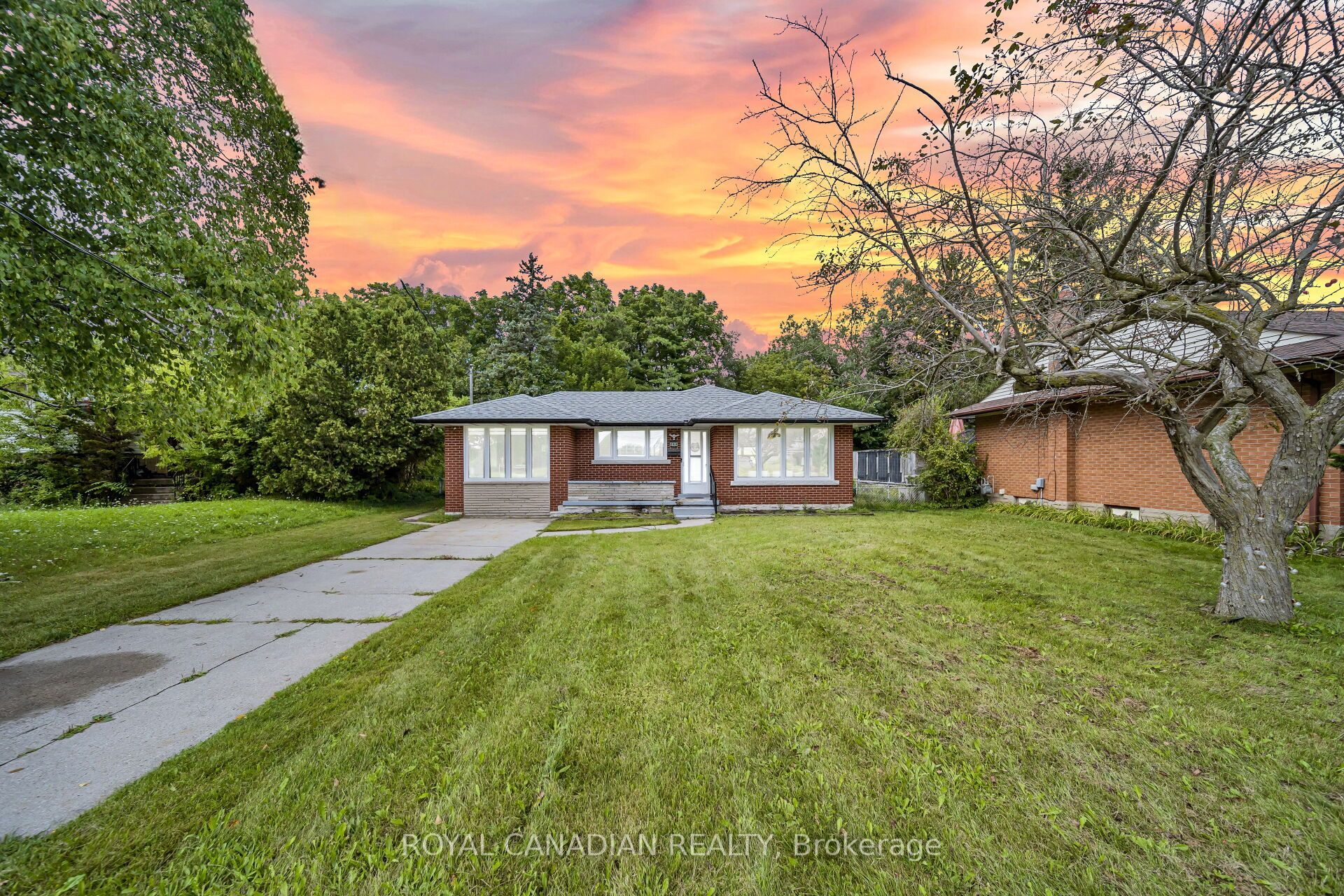 284 Cedar Crescent Property Photo 5