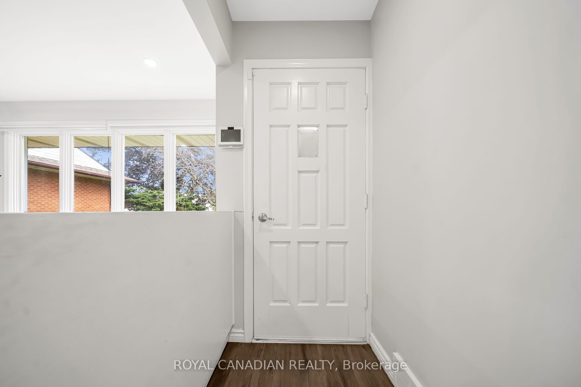 284 Cedar Crescent Property Photo 7