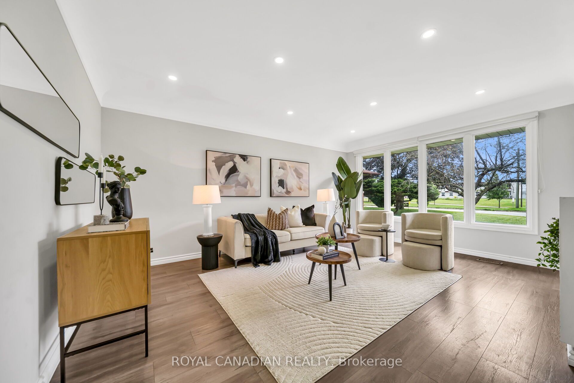 284 Cedar Crescent Property Photo 8