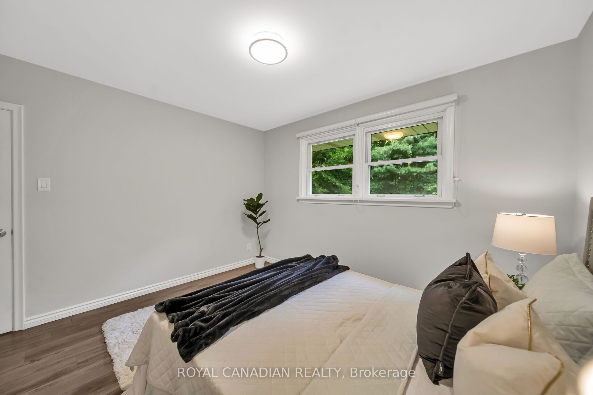 284 Cedar Crescent Property Photo 22