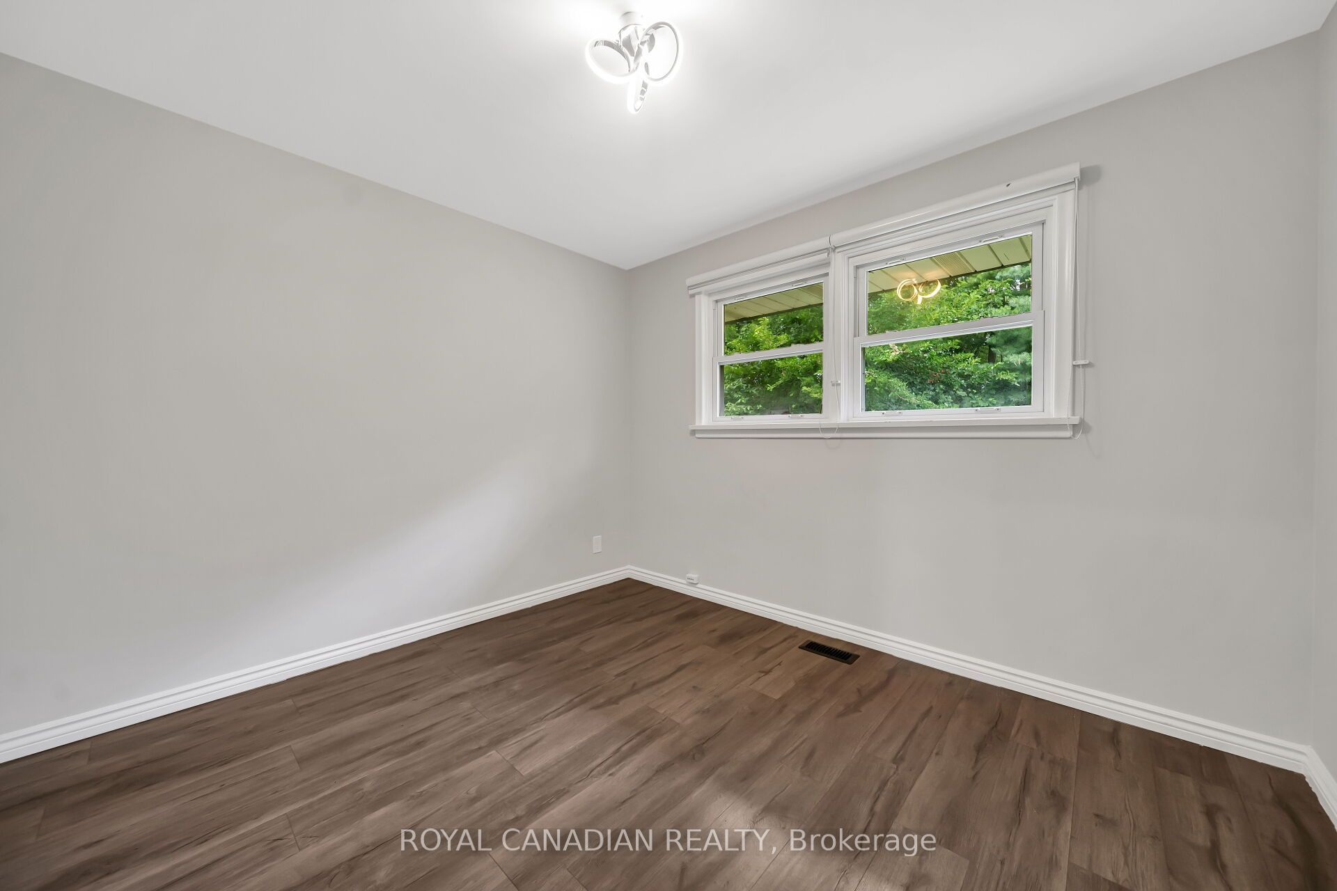 284 Cedar Crescent Property Photo 26