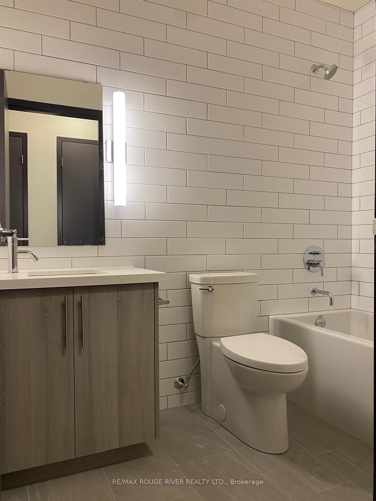 121 King Street E 408 Property Photo 12