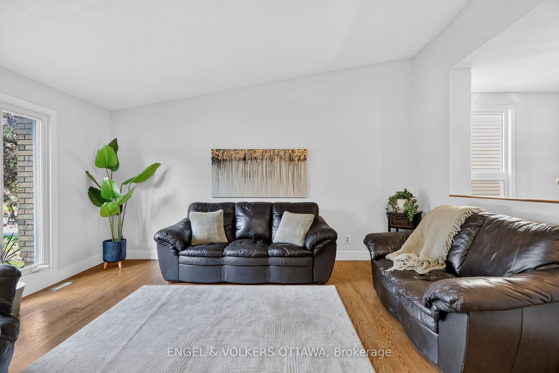 138 Sherway Drive Property Photo 2