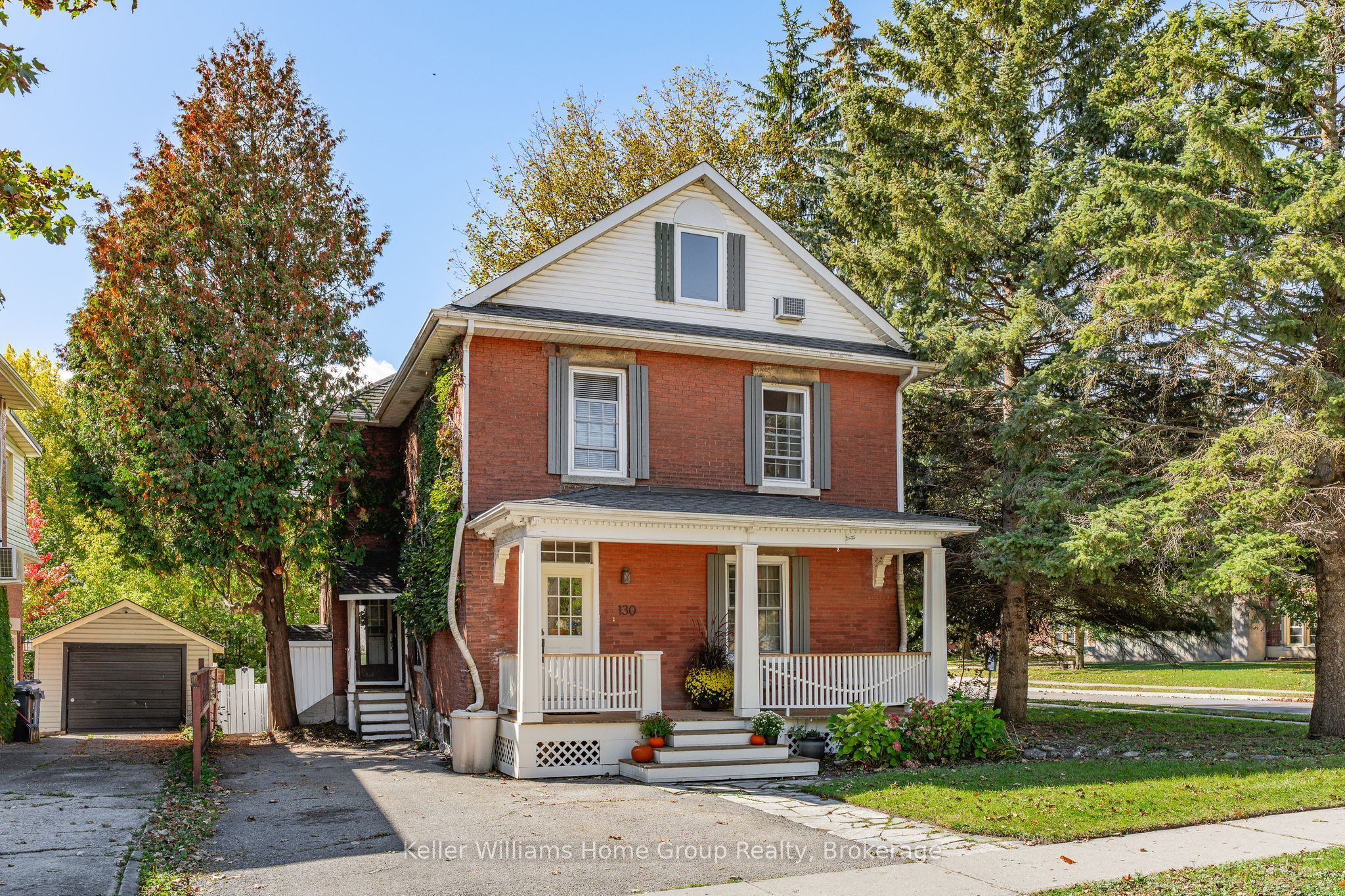 130 Yorkshire Street N Property Photo 3