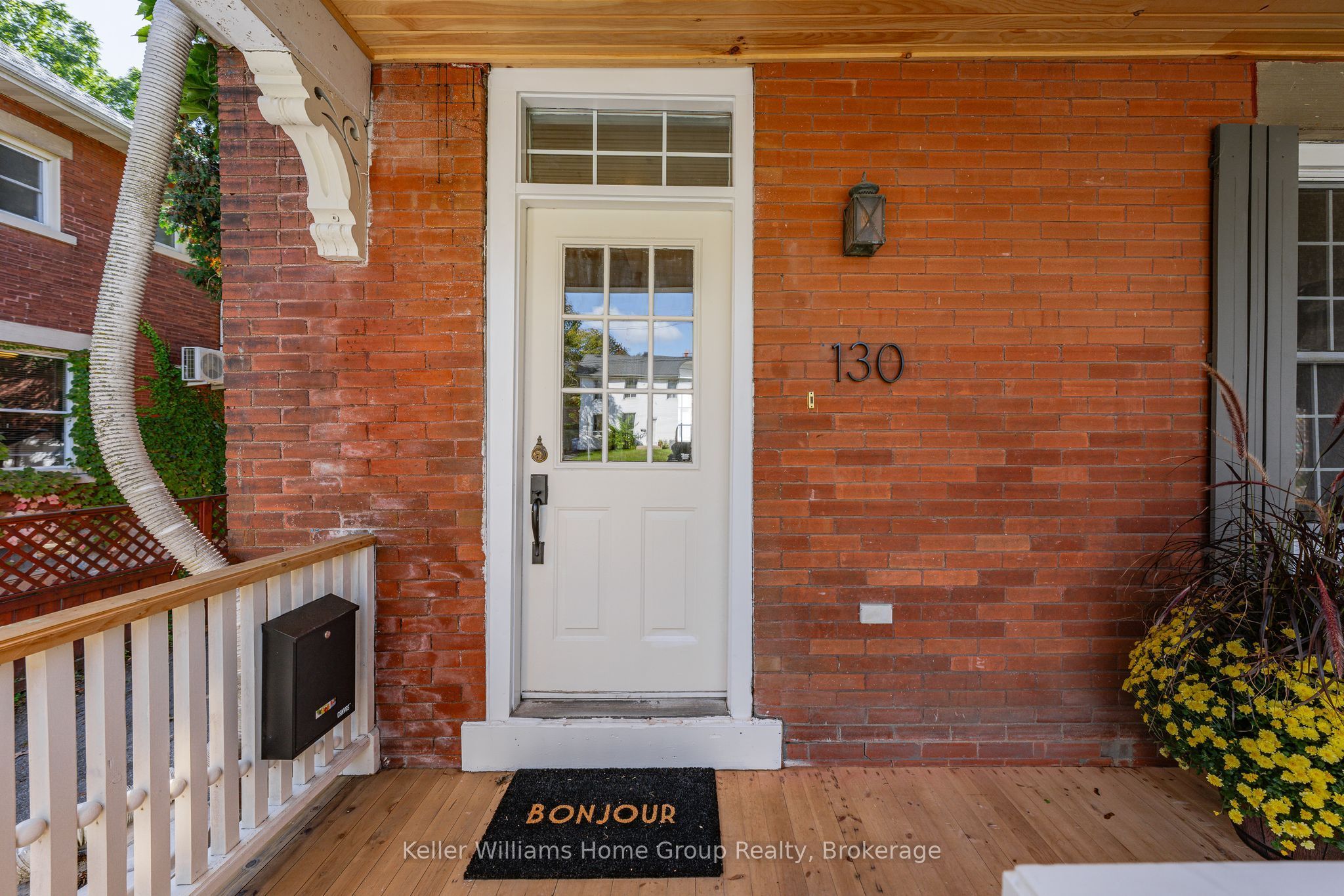 130 Yorkshire Street N Property Photo 4