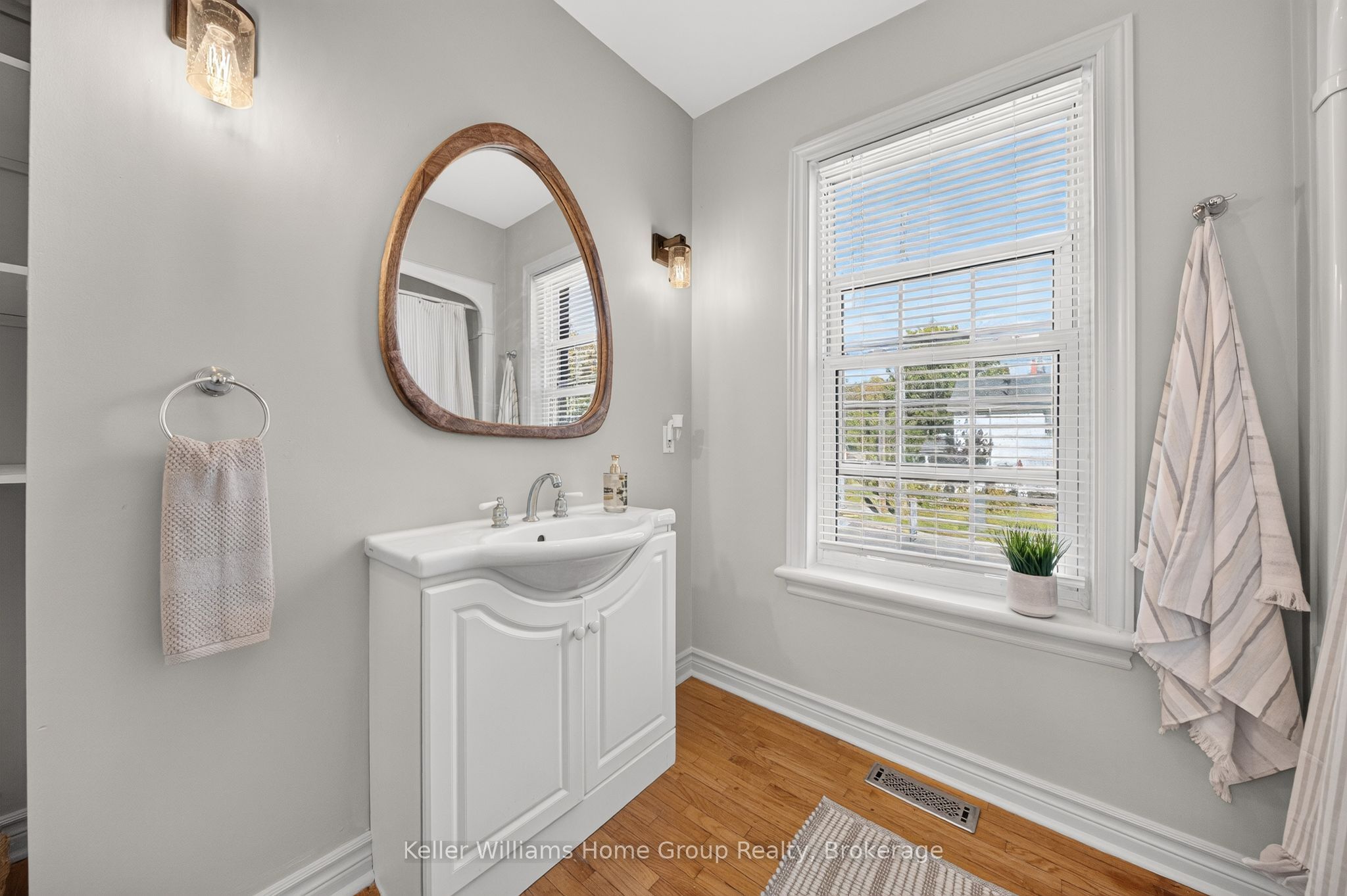 130 Yorkshire Street N Property Photo 31