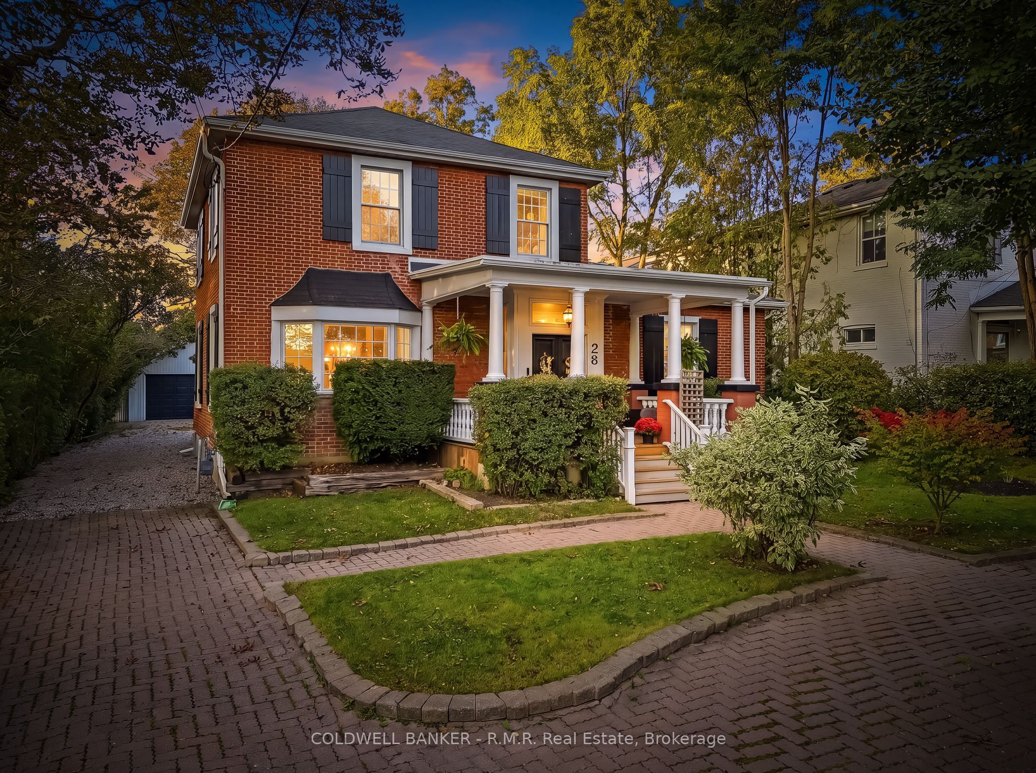 28 University Avenue W Property Photo 1