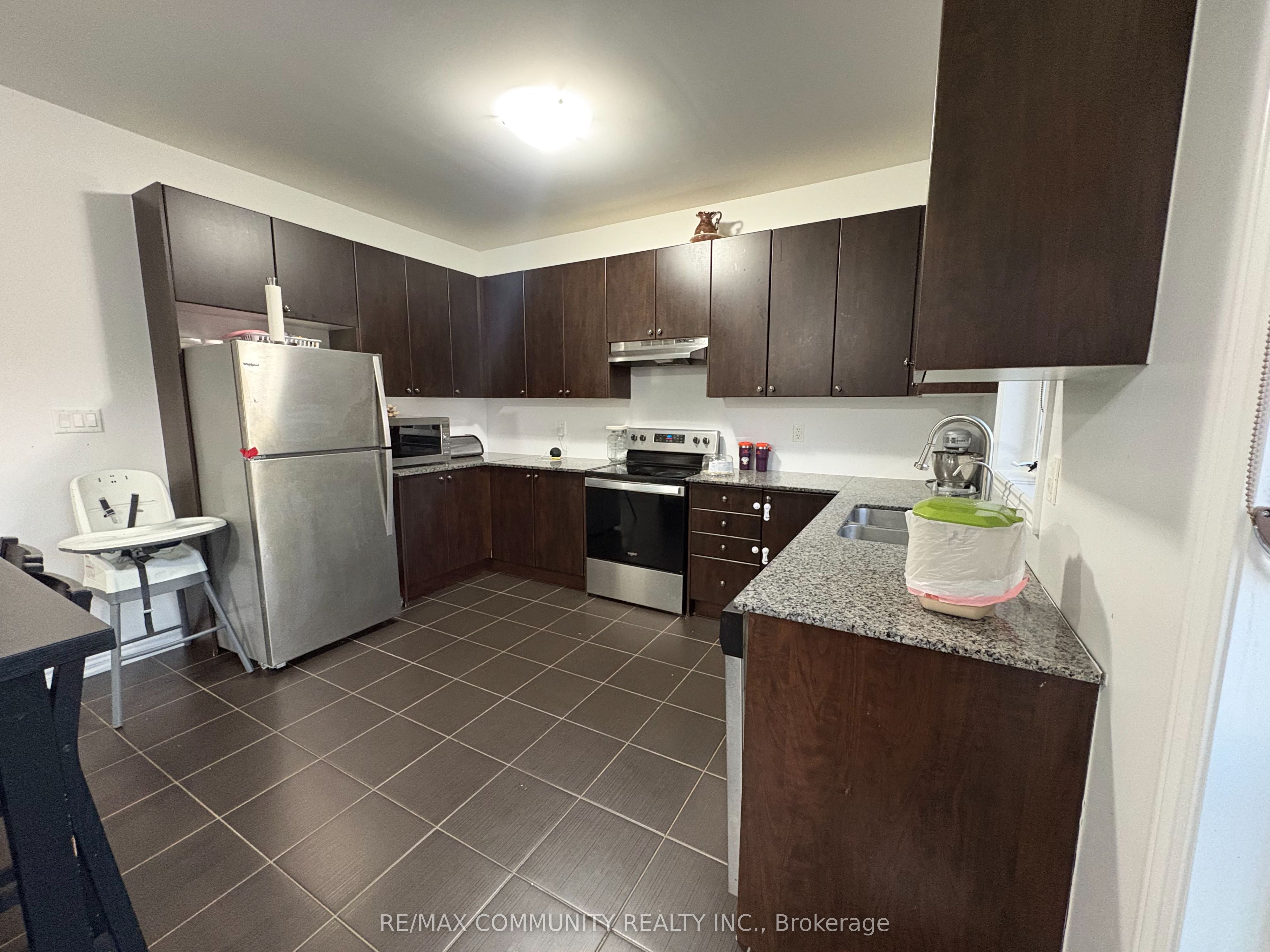283 Ridley Crescent Property Photo 5
